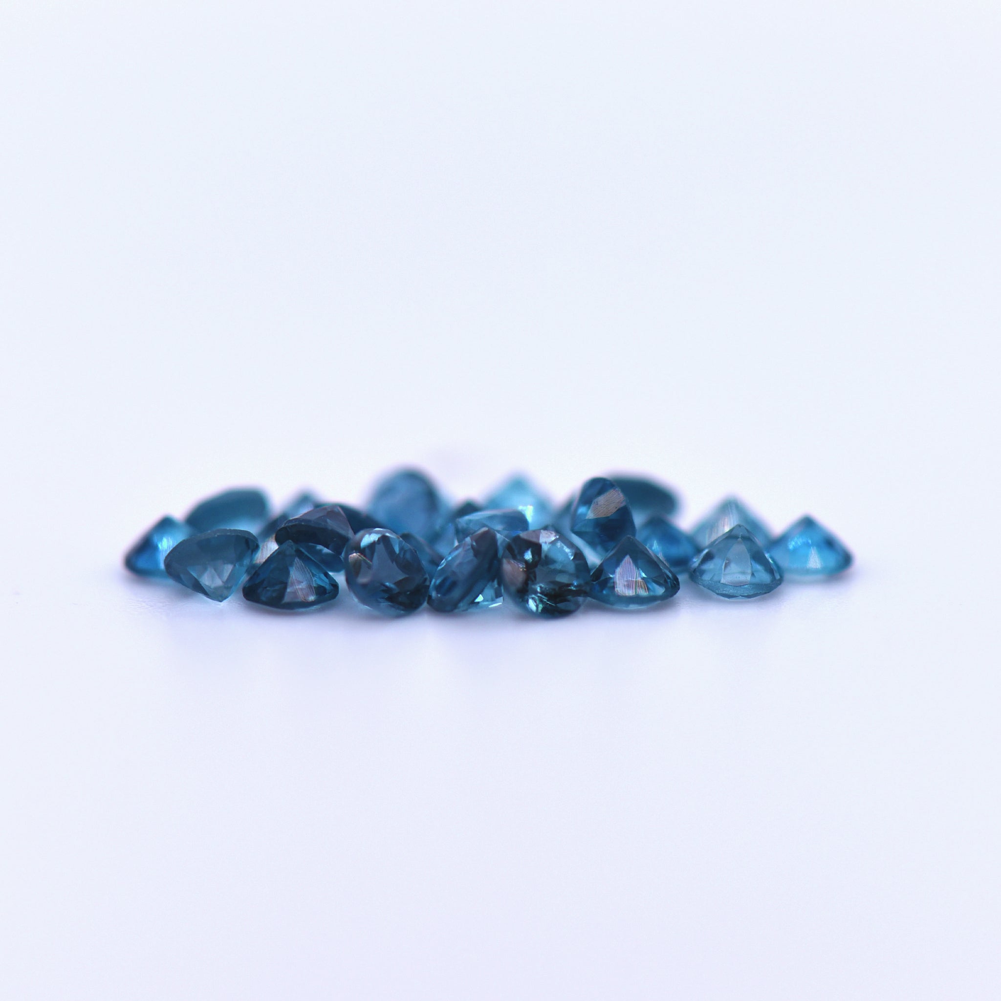 2.5mm Round Faceted London Blue Topaz