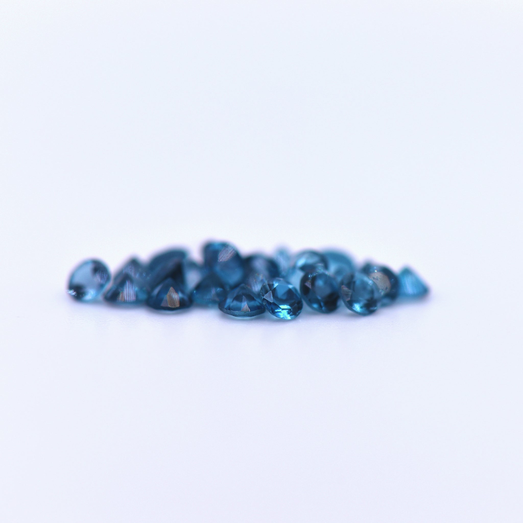 2.5mm Round Faceted London Blue Topaz