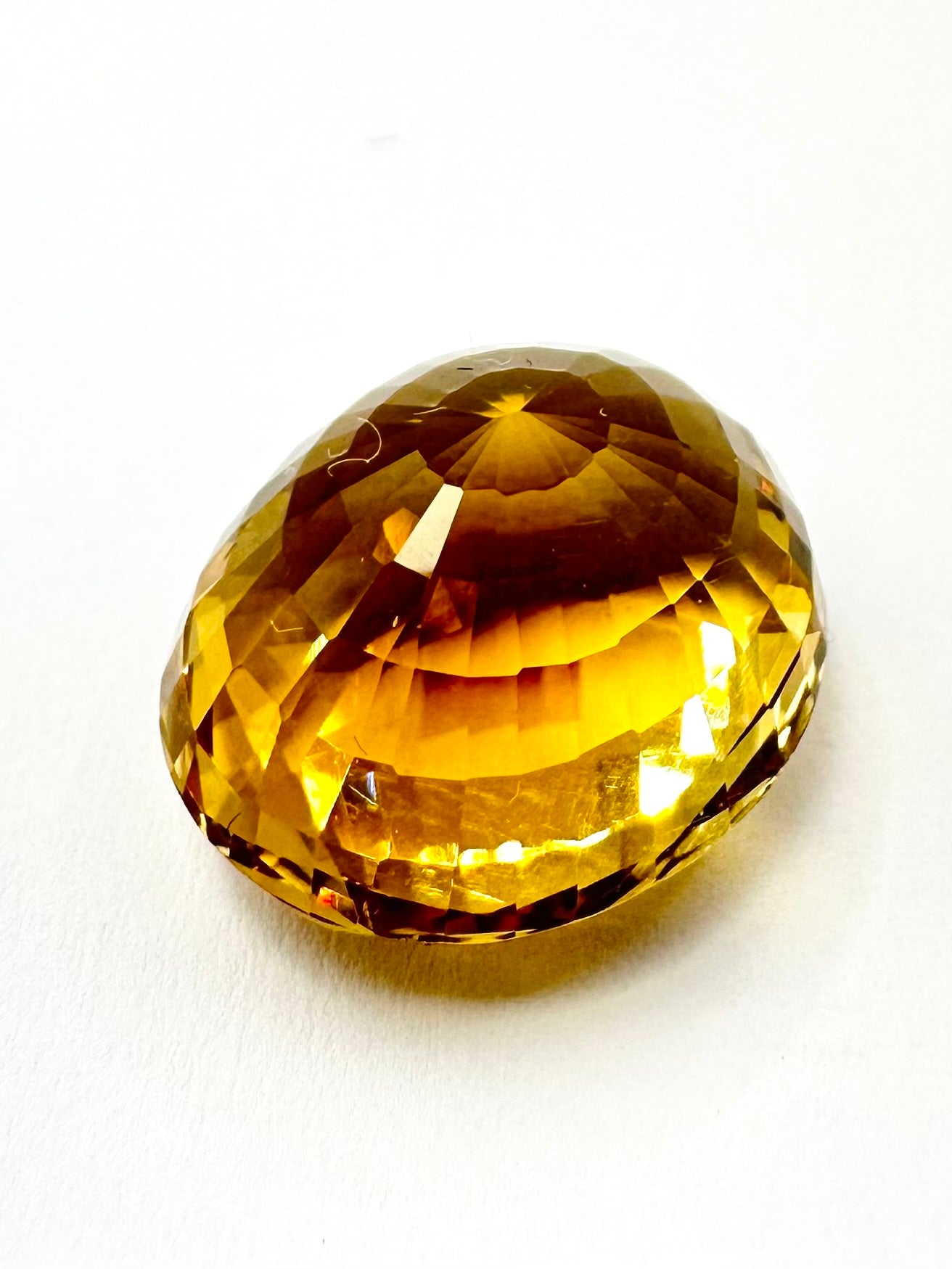 15.85cts 16.97x14.00mm round faceted Golden Yellow Citrine