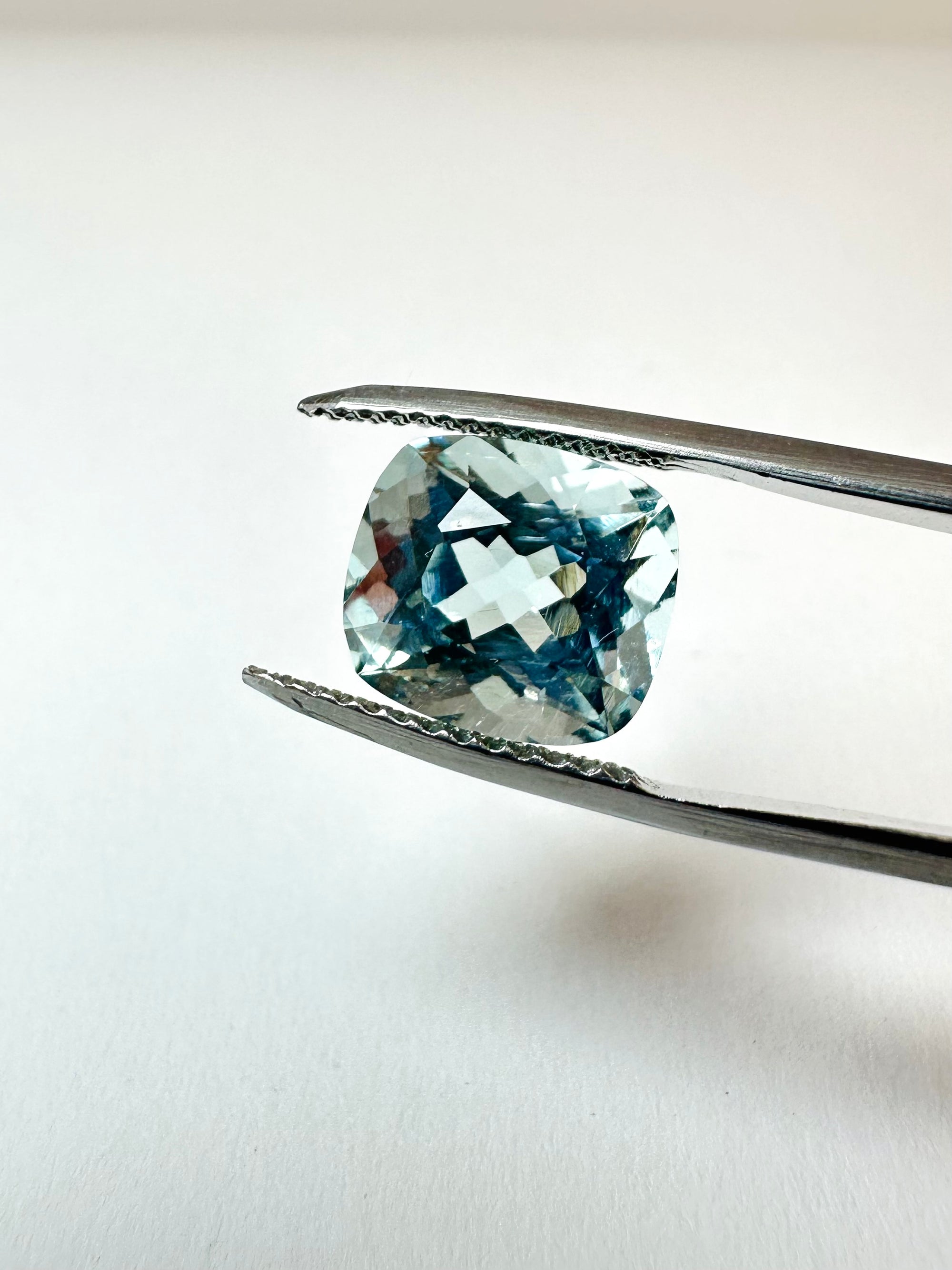 4.00cts 10.26x9.26mm Cushion Aquamarine