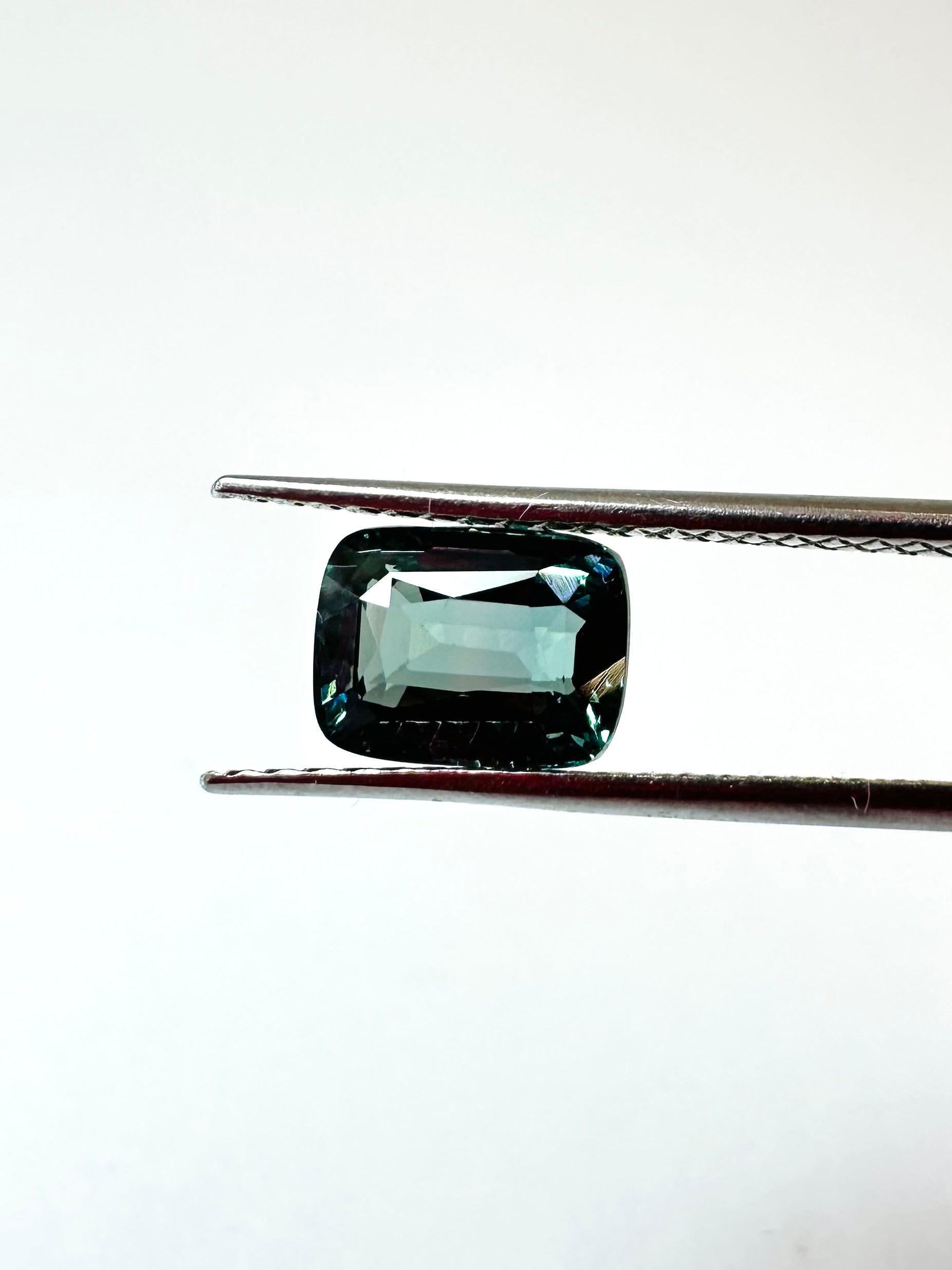 1.57cts 7.13x5.33mm Cushion Faceted Teal Sapphire