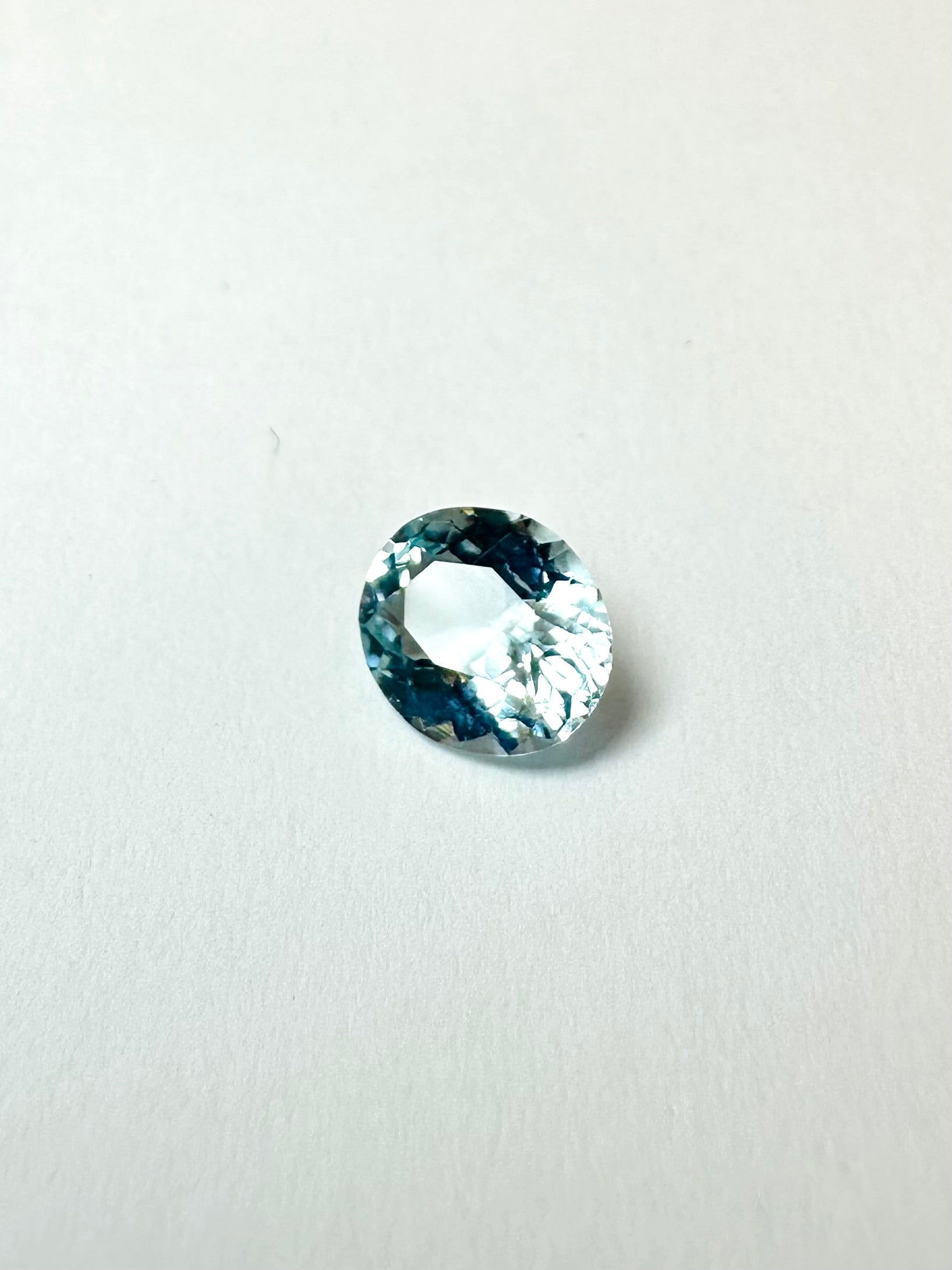 1.22cts 8.10x7.00mm round faceted Aquamarine