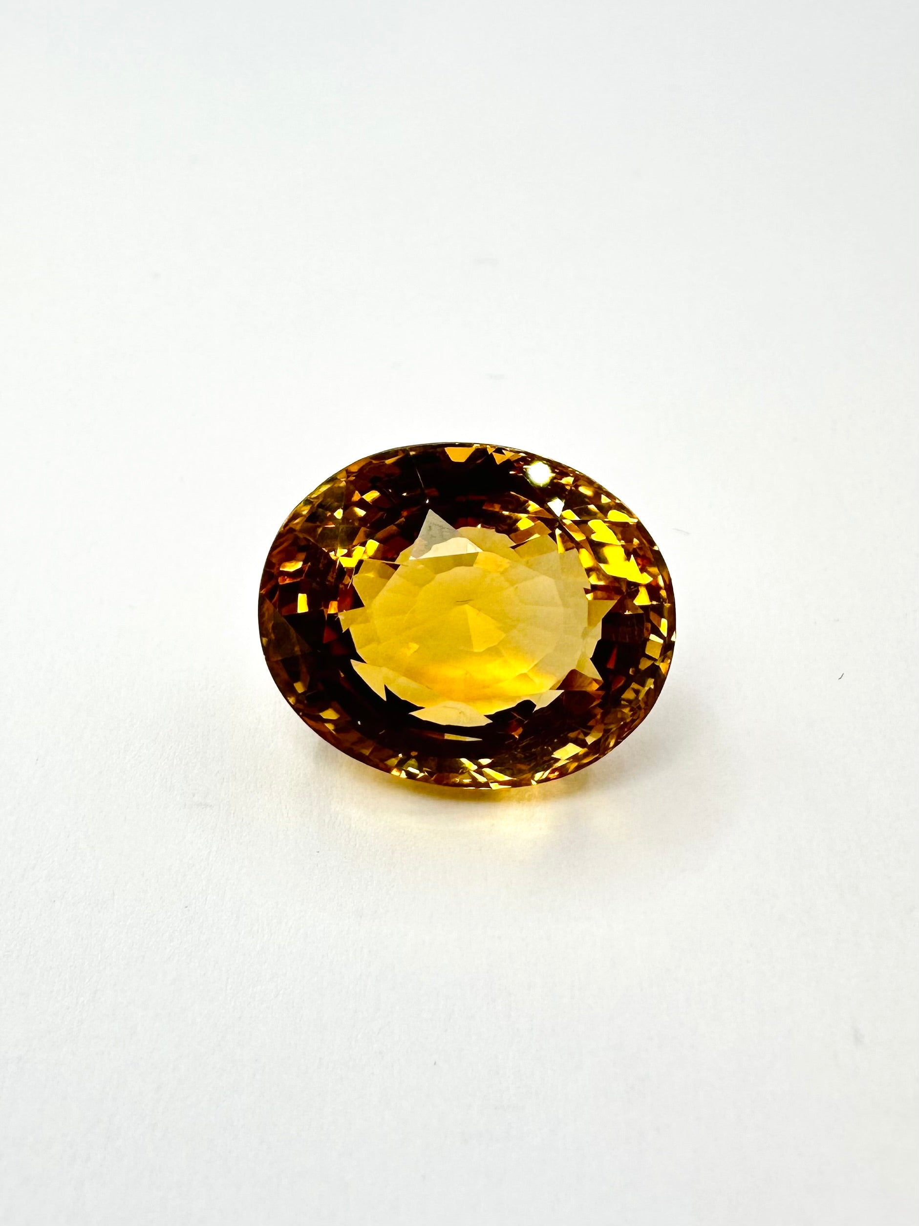 15.85cts 16.97x14.00mm round faceted Golden Yellow Citrine
