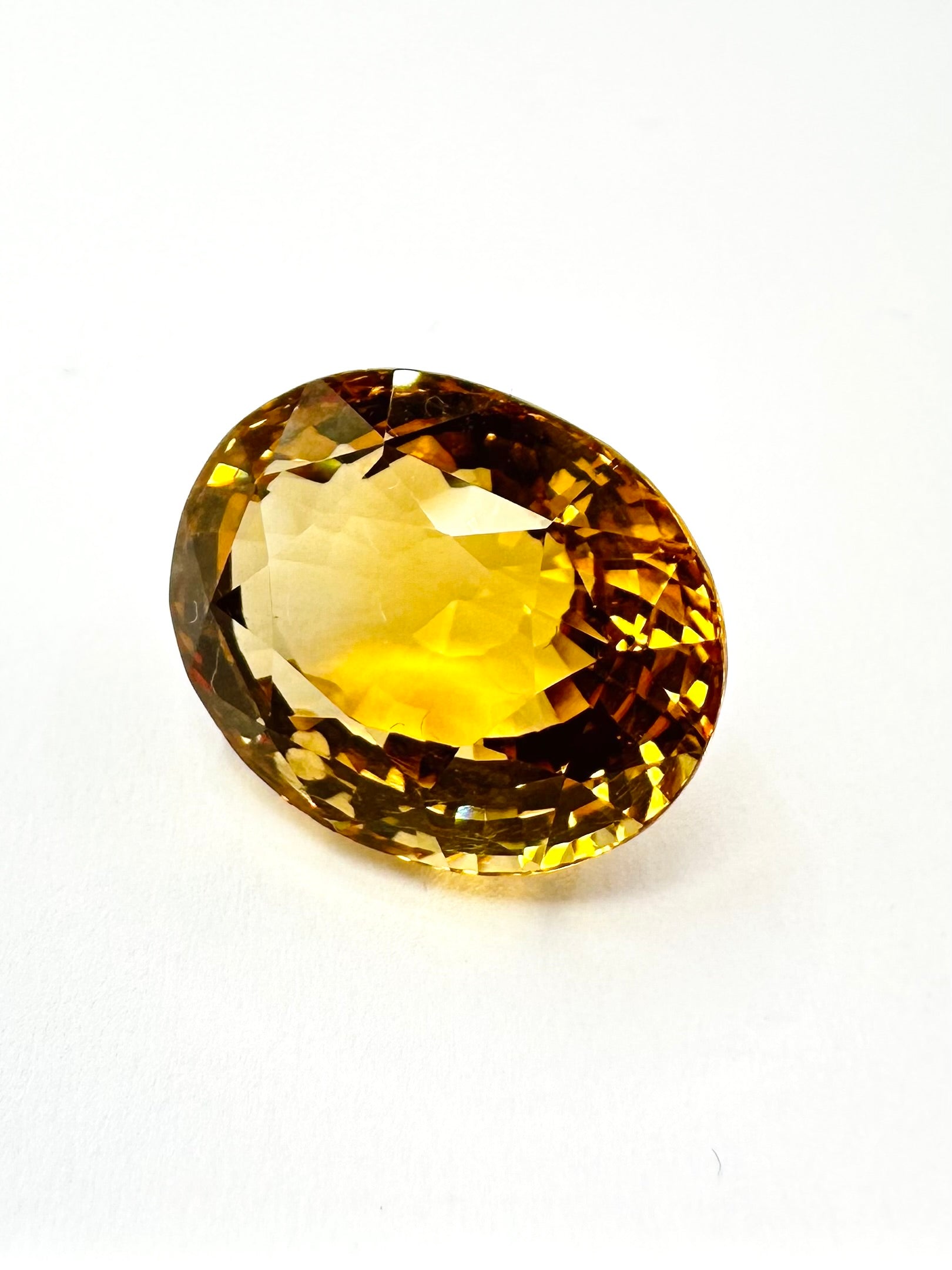 15.85cts 16.97x14.00mm round faceted Golden Yellow Citrine