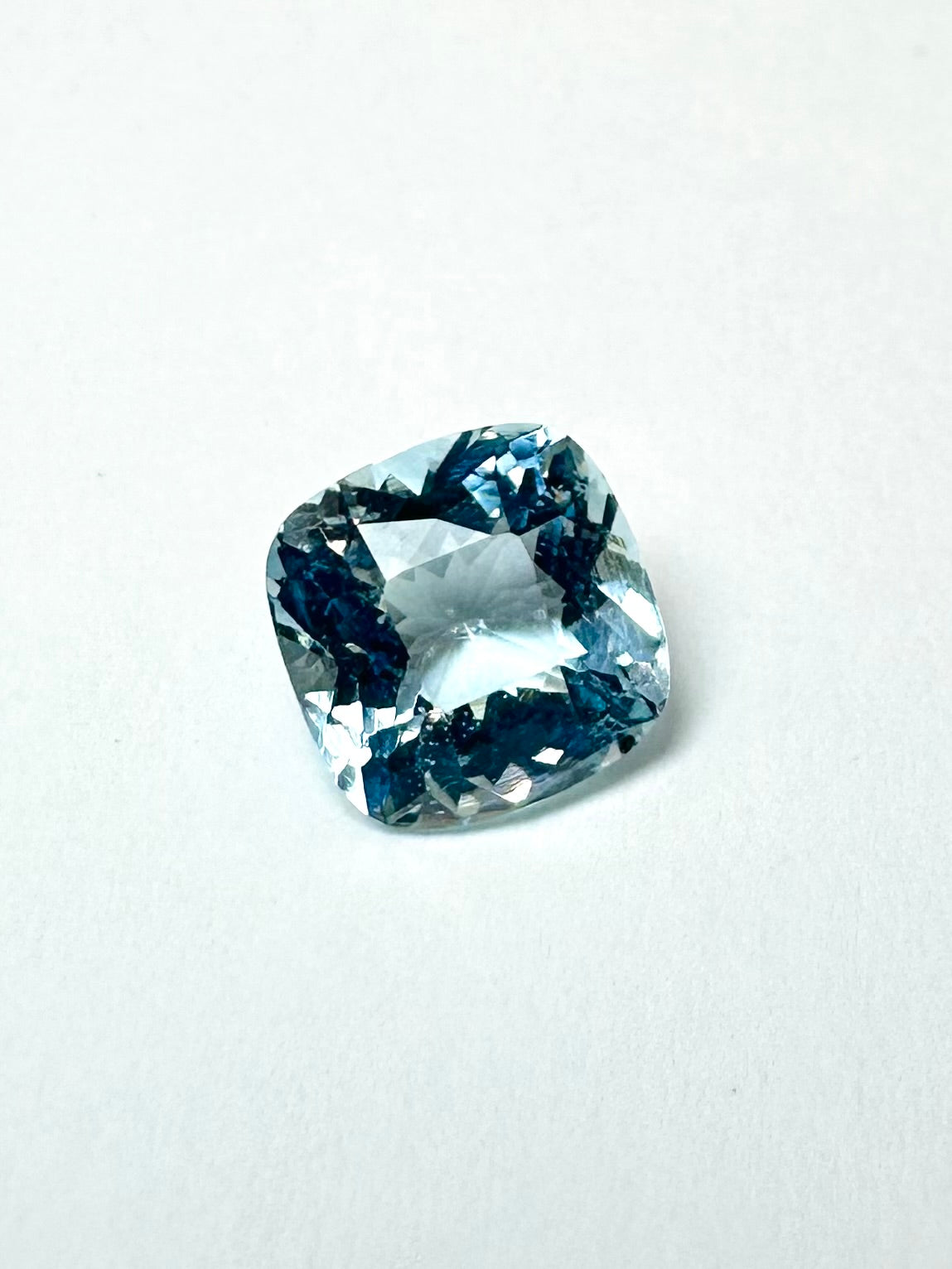 2.07cts 8.35x5.36 Cushion Faceted Aquamarine