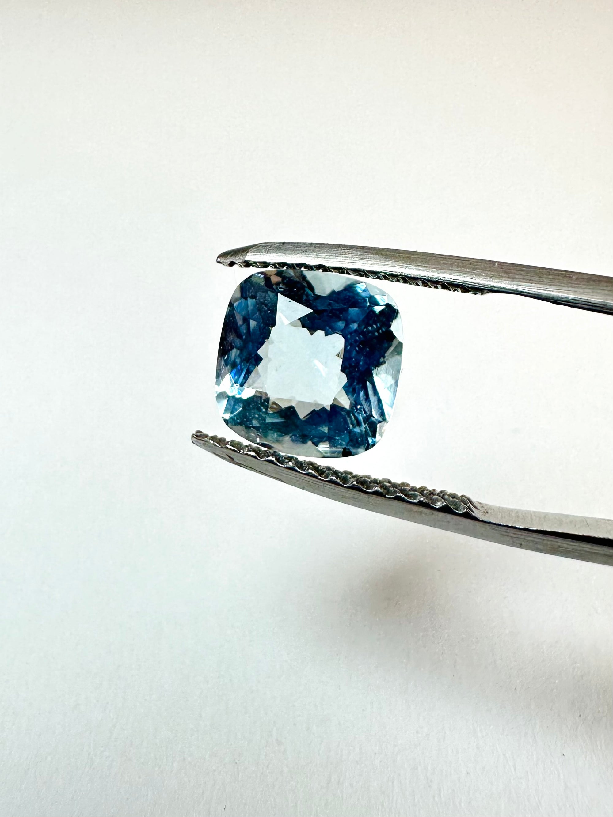 2.07cts 8.35x5.36 Cushion Faceted Aquamarine
