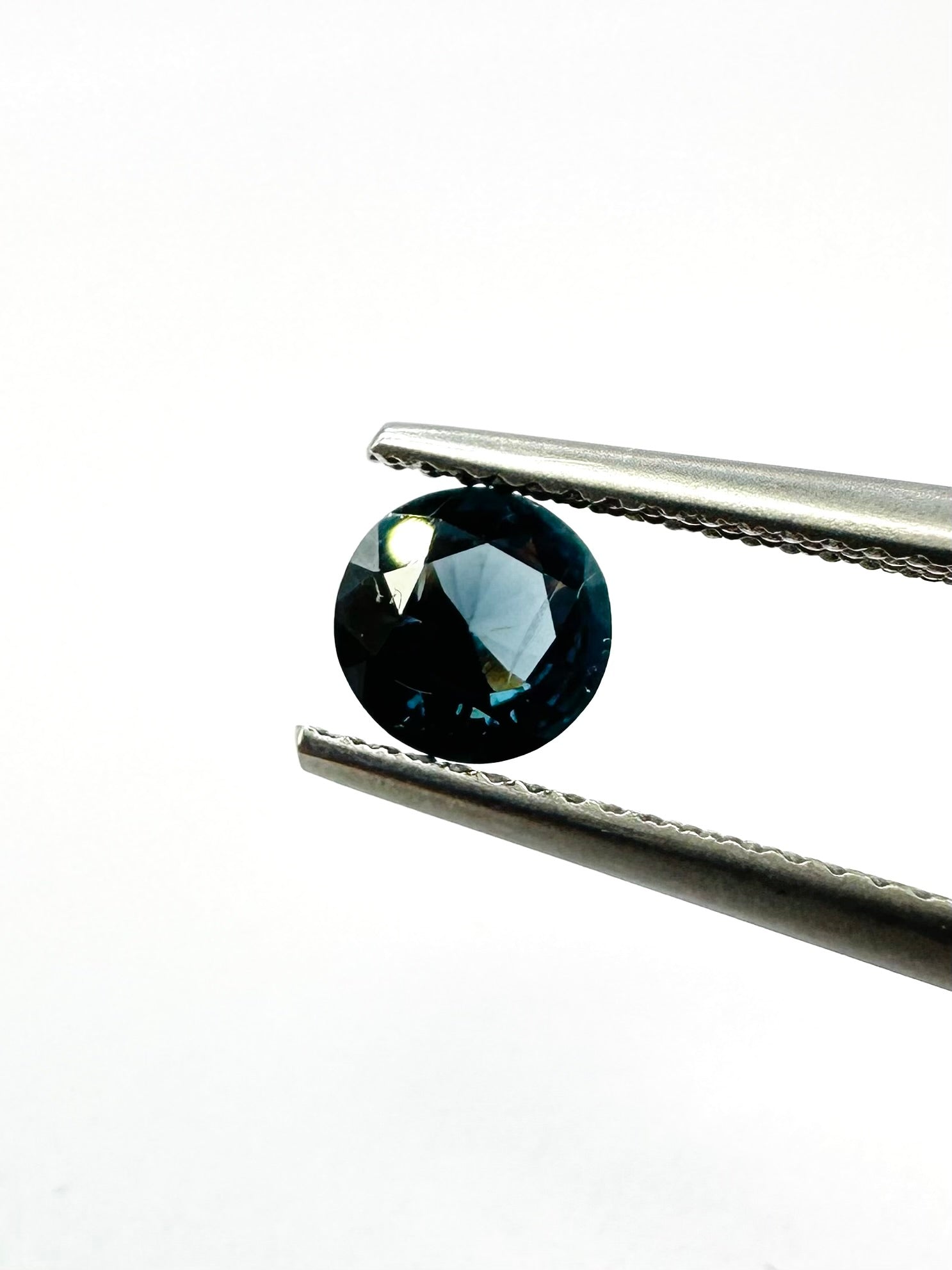 0.87cts 6.26x3.21 round faceted Cobalt Spinel