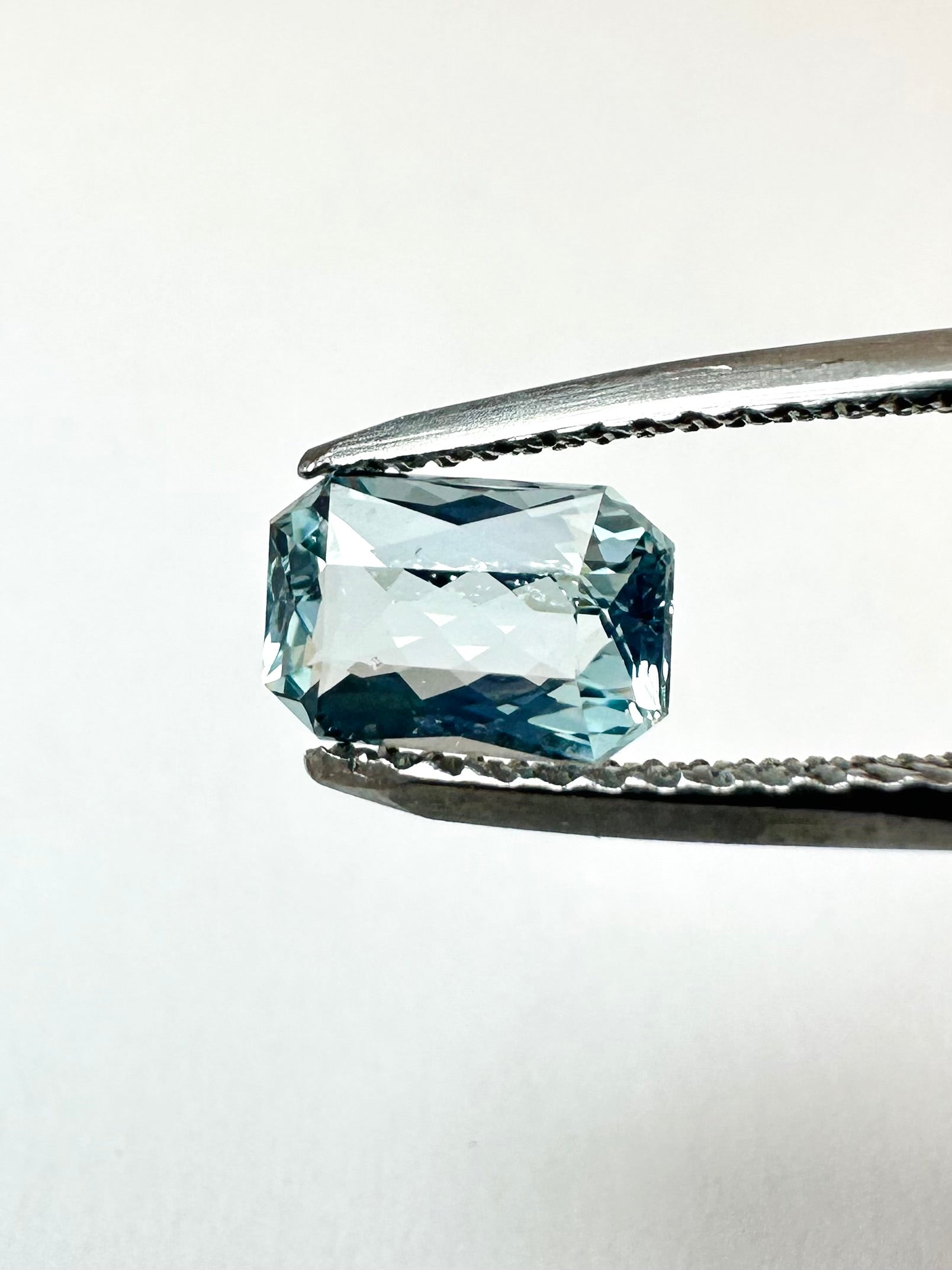 1.02cts 7.5x5mm Octagon Shaped Aquamarine
