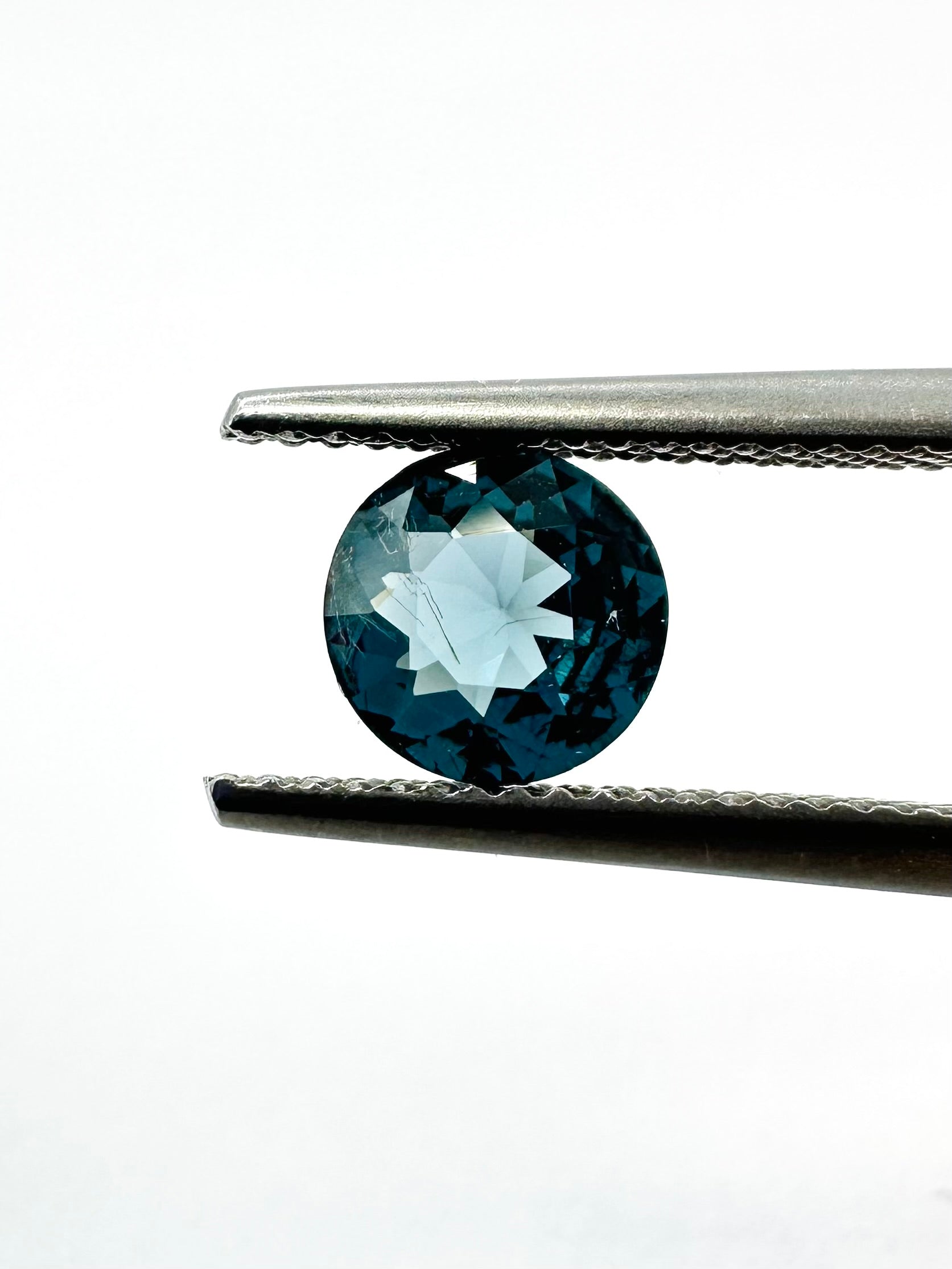 1.01cts 6.76x3.15 round faceted Cobalt Spinel