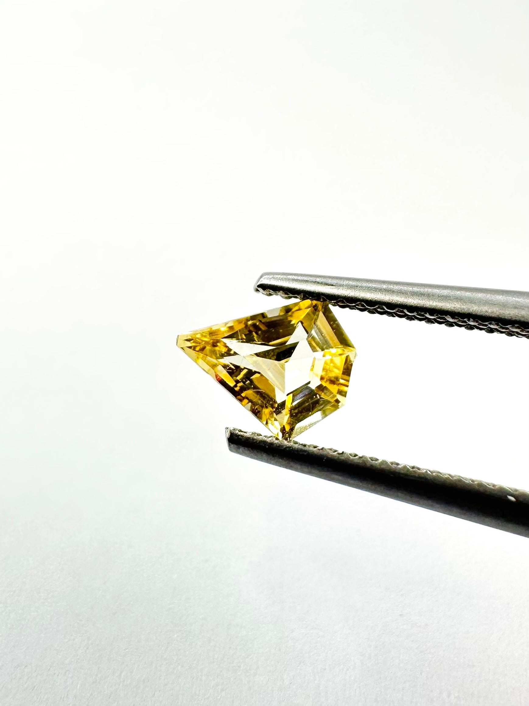 1.00cts 7.78x6.30 Kite Yellow Sapphire