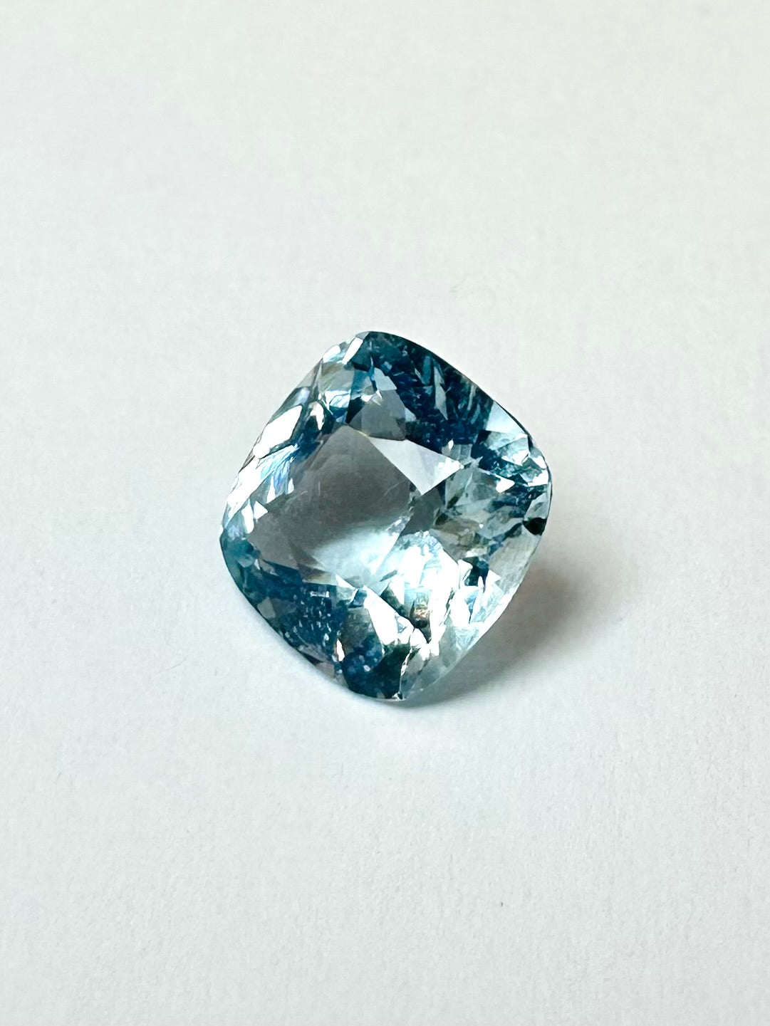 2.07cts 8.35x5.36 Cushion Faceted Aquamarine