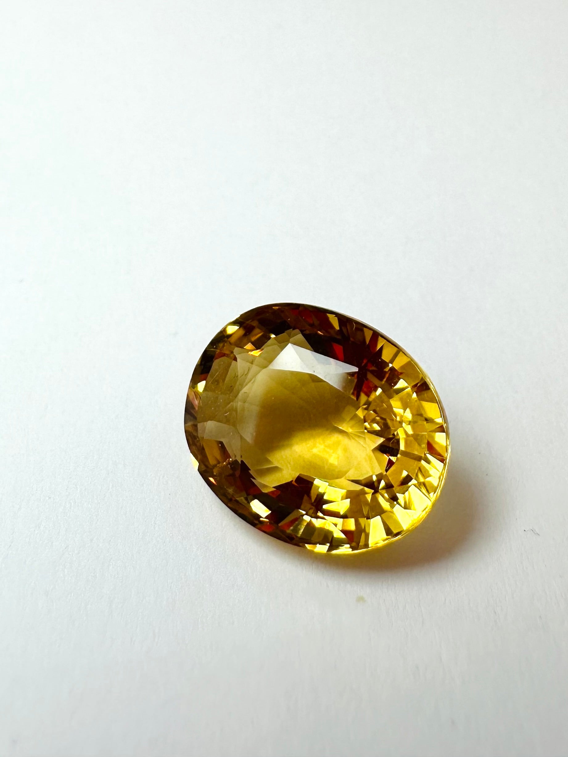 12.62cts 16.82x13.38mm Oval faceted Citrine