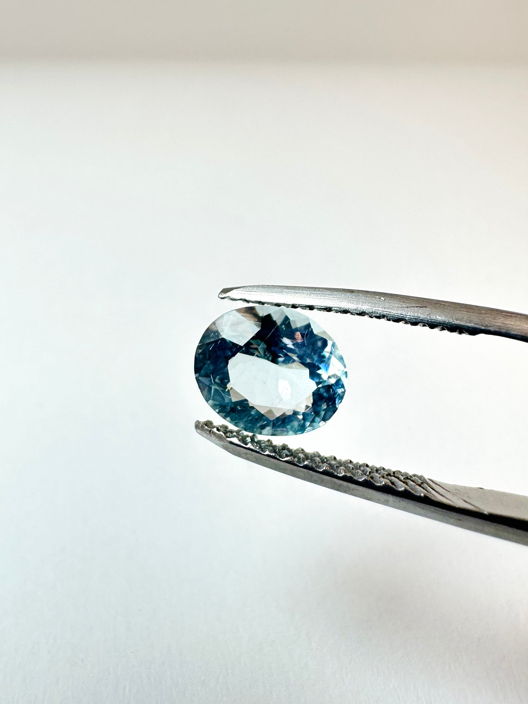 1.22cts 8.10x7.00mm round faceted Aquamarine