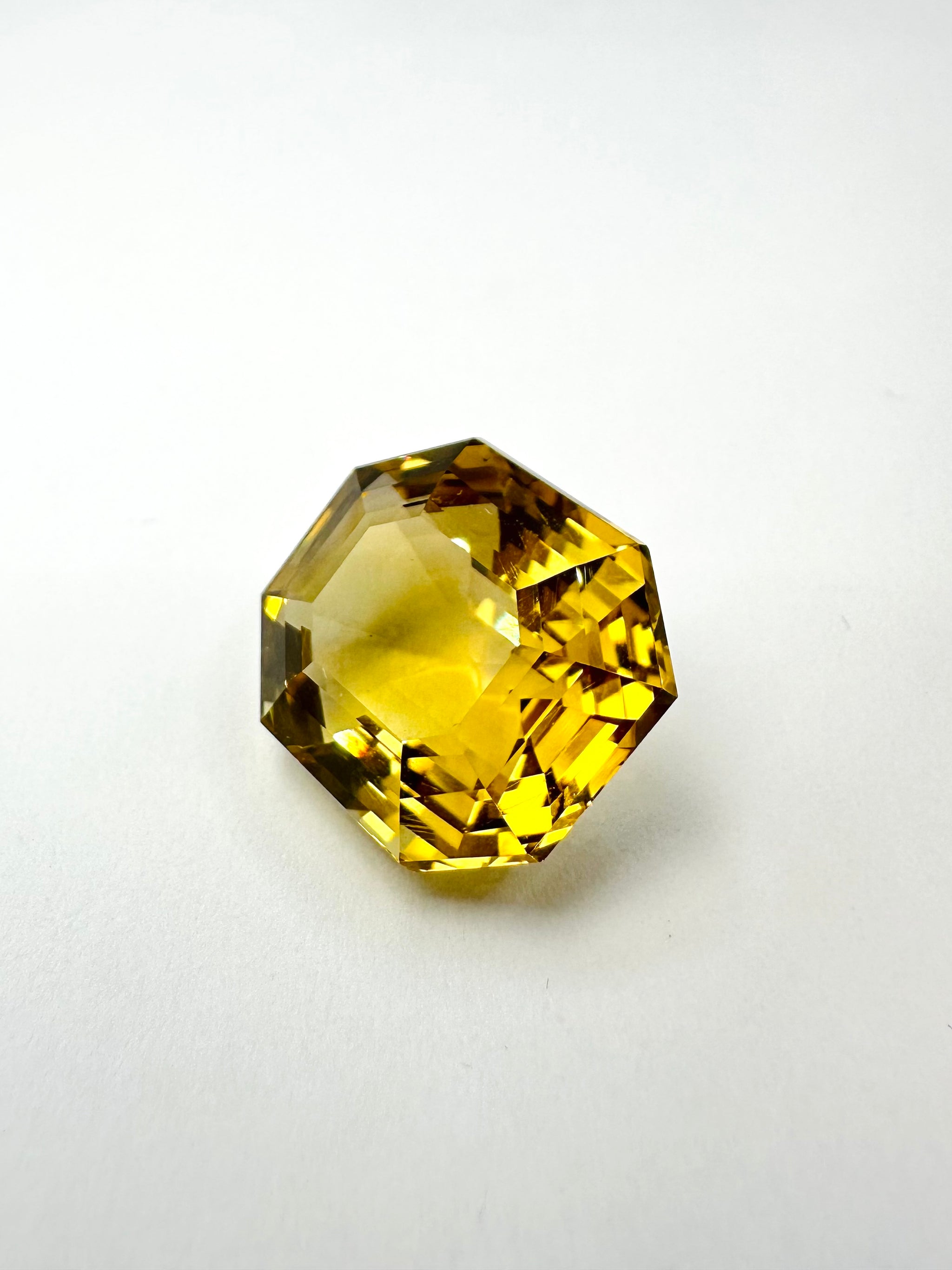 18.91cts 17.01x15.30mm Octagonal Faceted Citrine