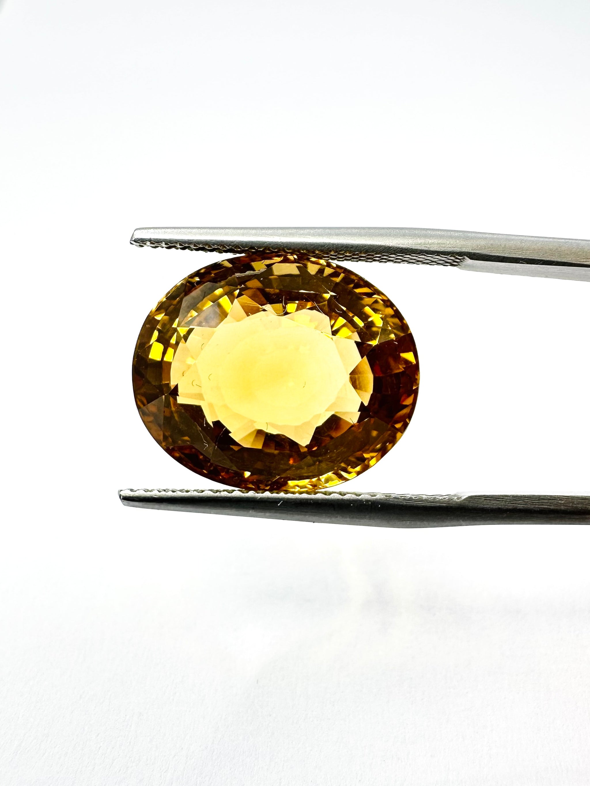 15.85cts 16.97x14.00mm round faceted Golden Yellow Citrine