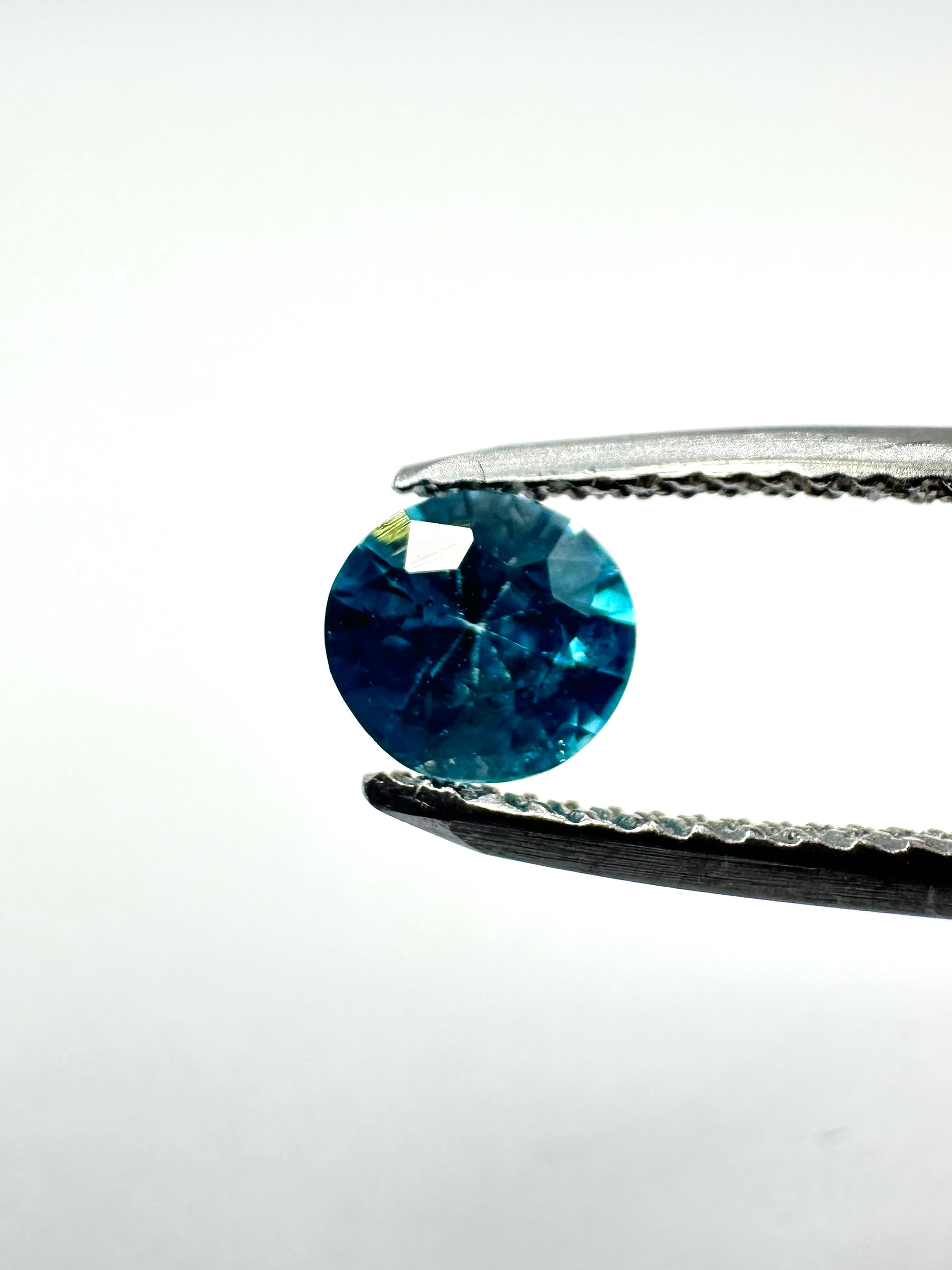 0.97cts 5.52x3.40 Round Teal Blue Zircon