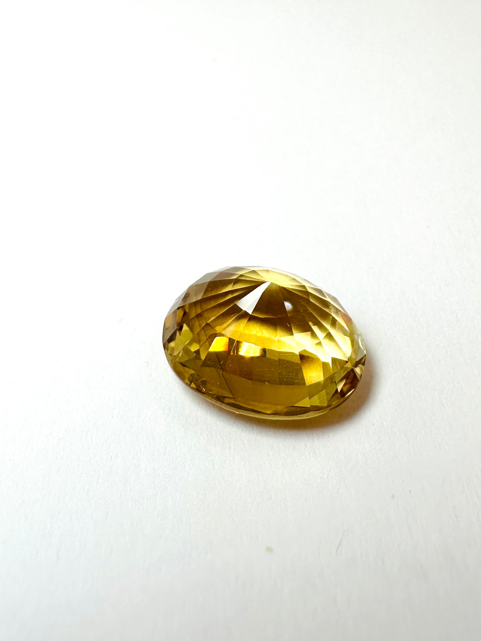 12.62cts 16.82x13.38mm Oval faceted Citrine