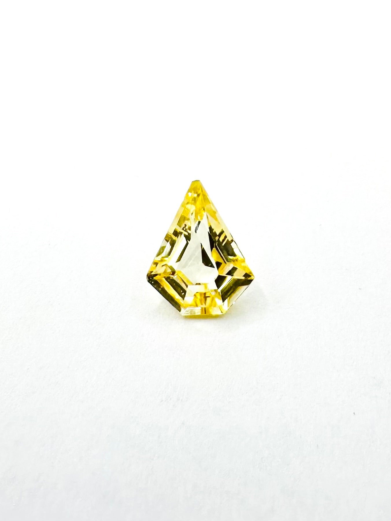 1.00cts 7.78x6.30 Kite Yellow Sapphire