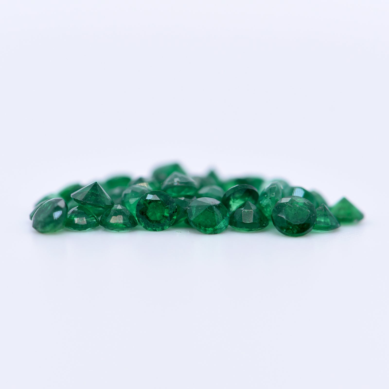 2.5mm Round Faceted Emeralds