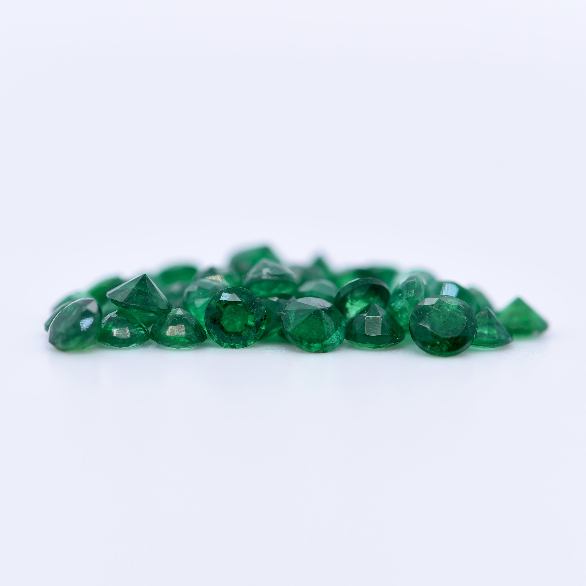 2.5mm Round Faceted Emeralds