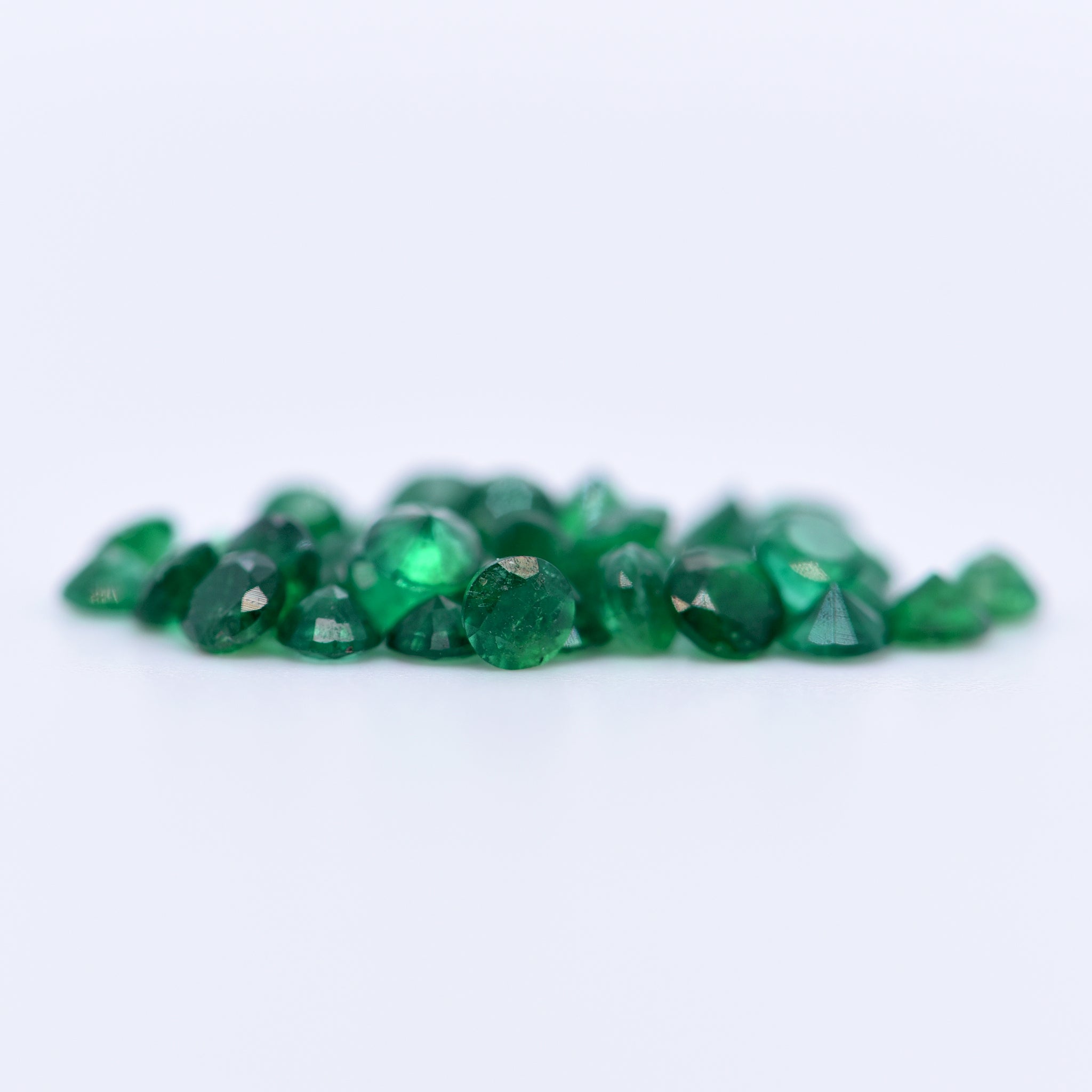 2.5mm Round Faceted Emeralds