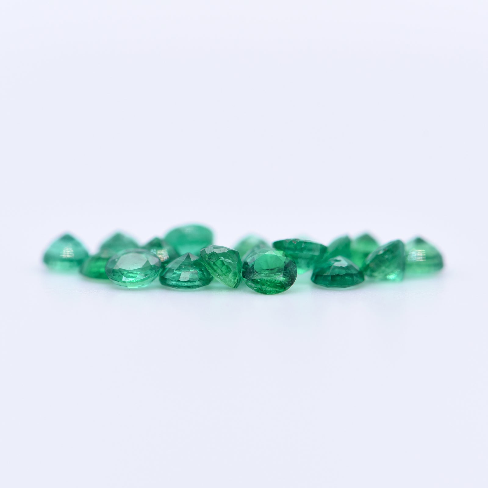 2.75mm Round Faceted Emeralds