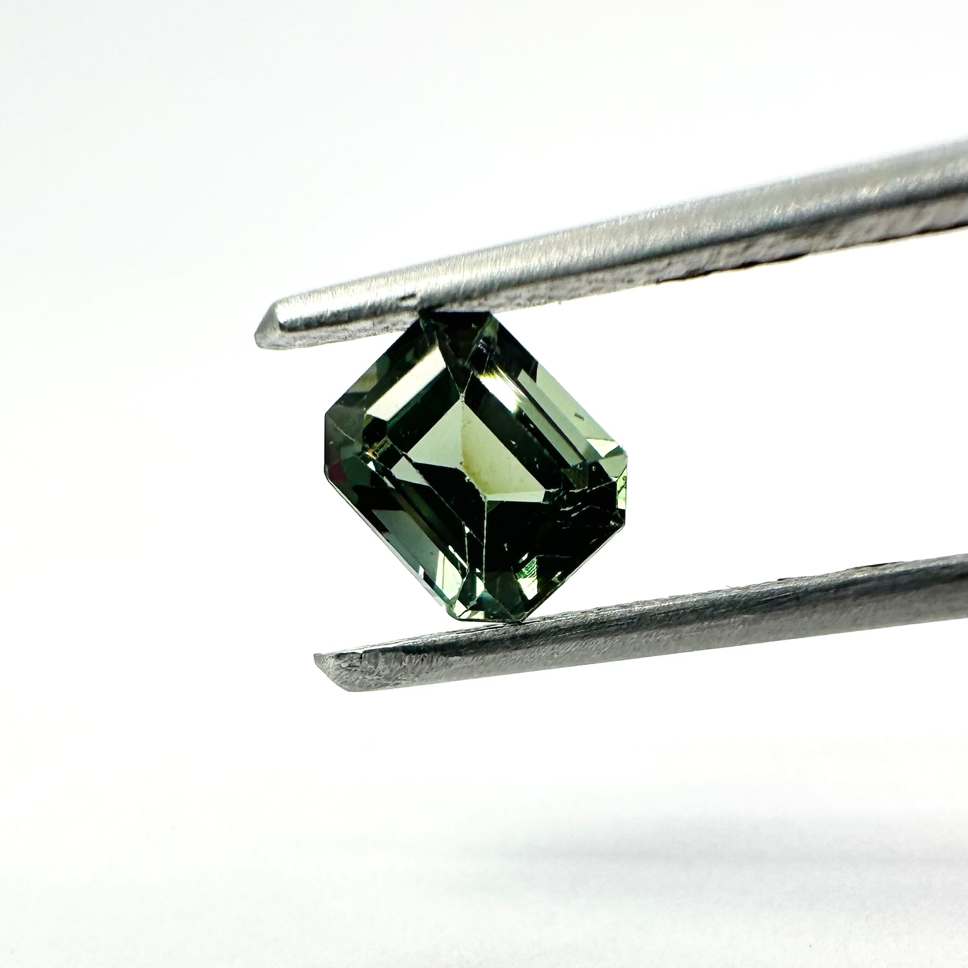 1.03cts 5.8x4.7mm Octagon Shaped Faceted Green Sapphire