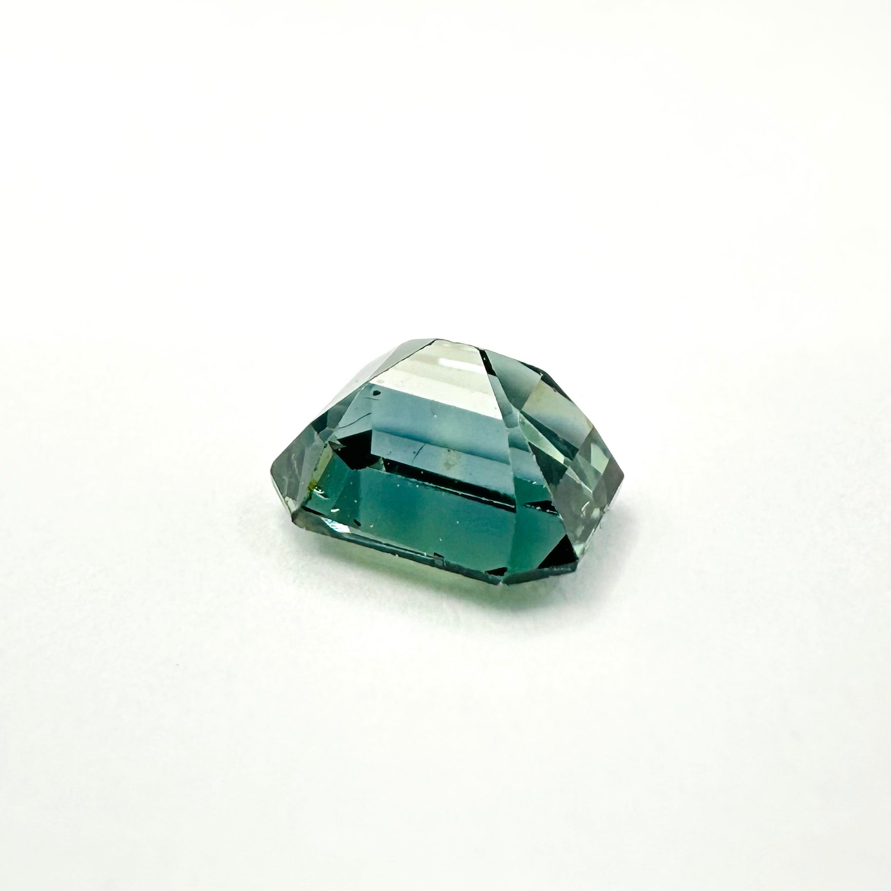 1.03cts 5.8x4.7mm Octagon Shaped Faceted Green Sapphire