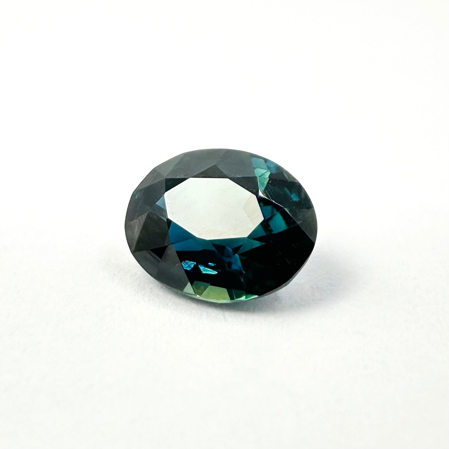 0.91cts 6.5x5.3mm Oval Faceted Blue-Teal Sapphire