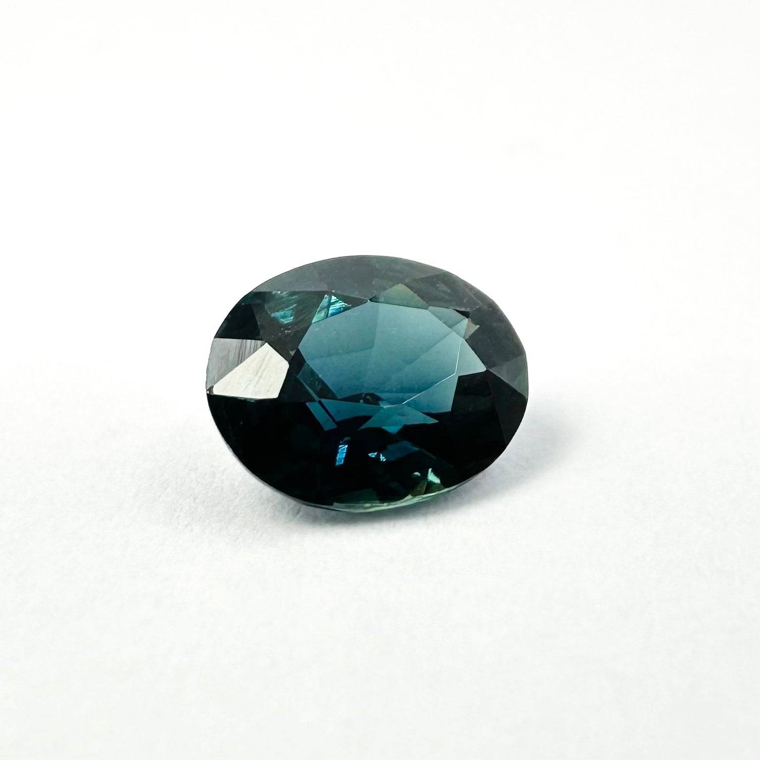 0.91cts 6.5x5.3mm Oval Faceted Blue-Teal Sapphire