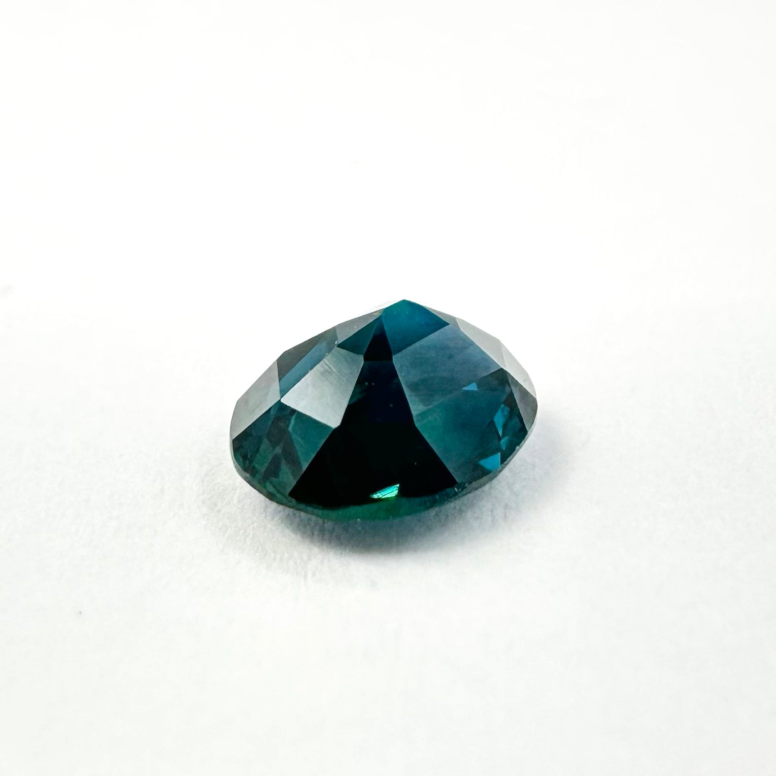 0.91cts 6.5x5.3mm Oval Faceted Blue-Teal Sapphire
