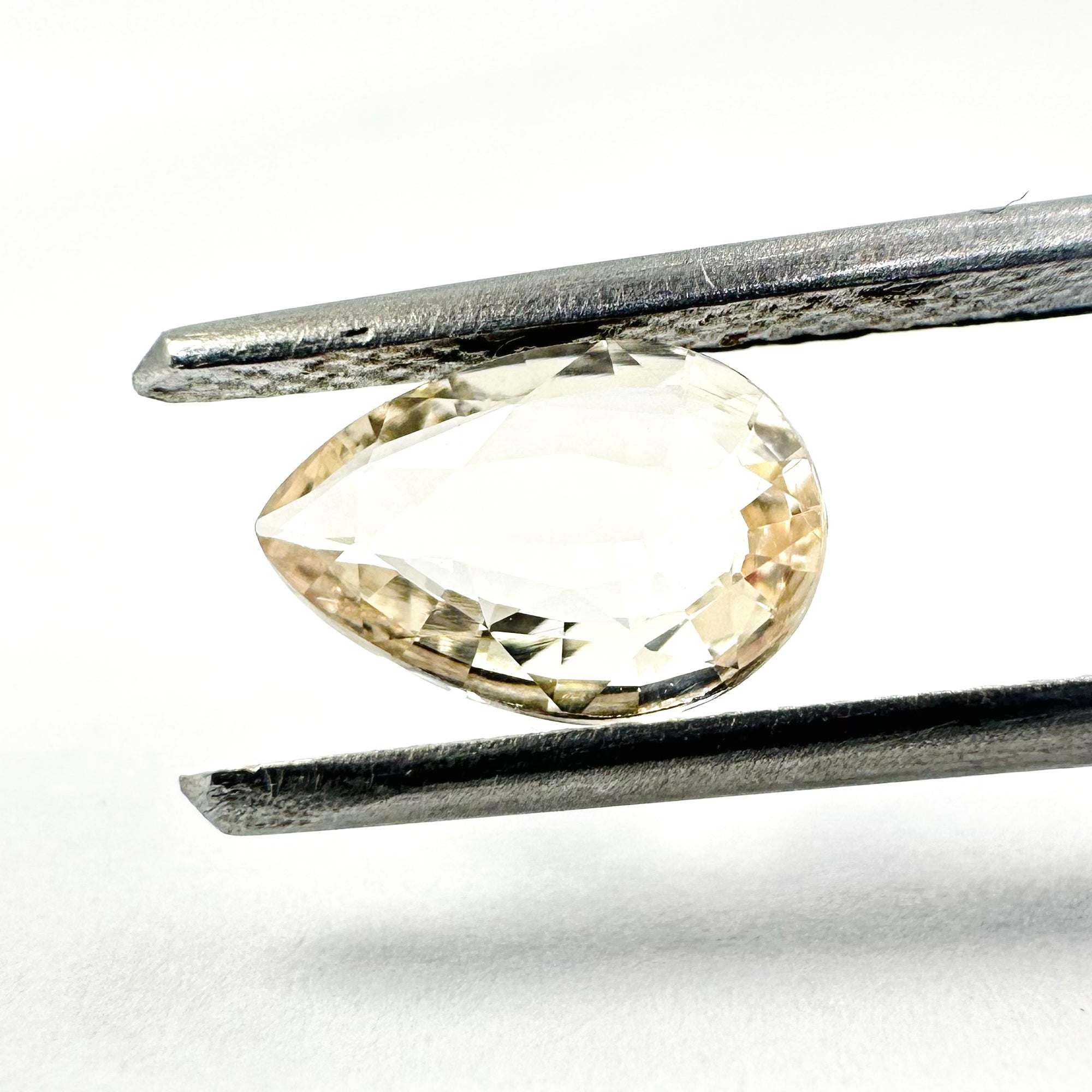 1.12cts 8.5x5.7mm Pear Shaped Faceted Peach Sapphire