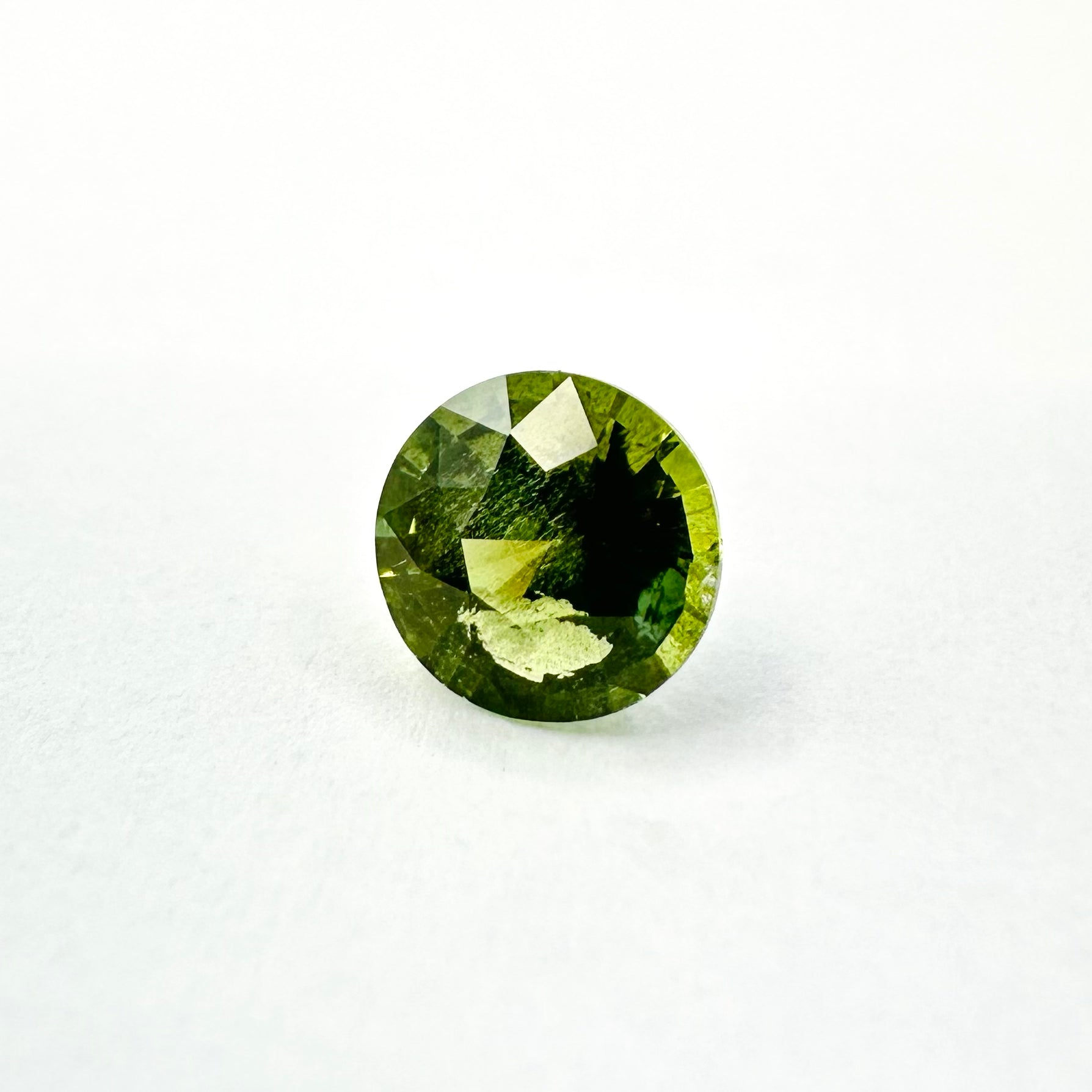 0.58cts 5mm Round Faceted Green Sapphire