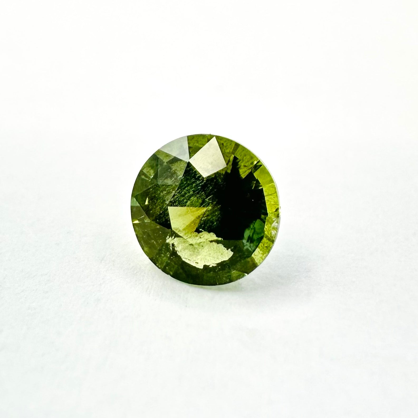 0.58cts 5mm Round Faceted Green Sapphire