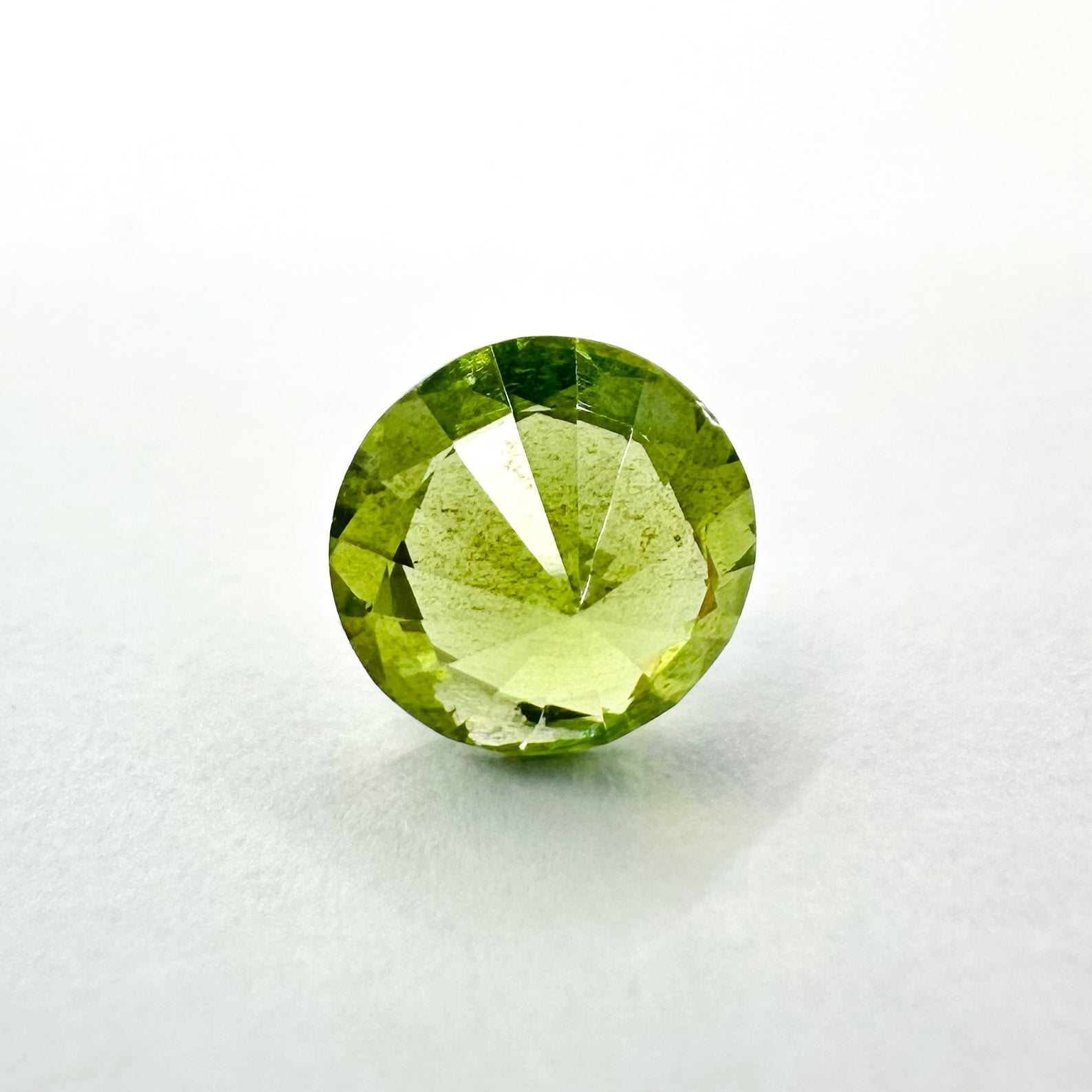 0.58cts 5mm Round Faceted Green Sapphire