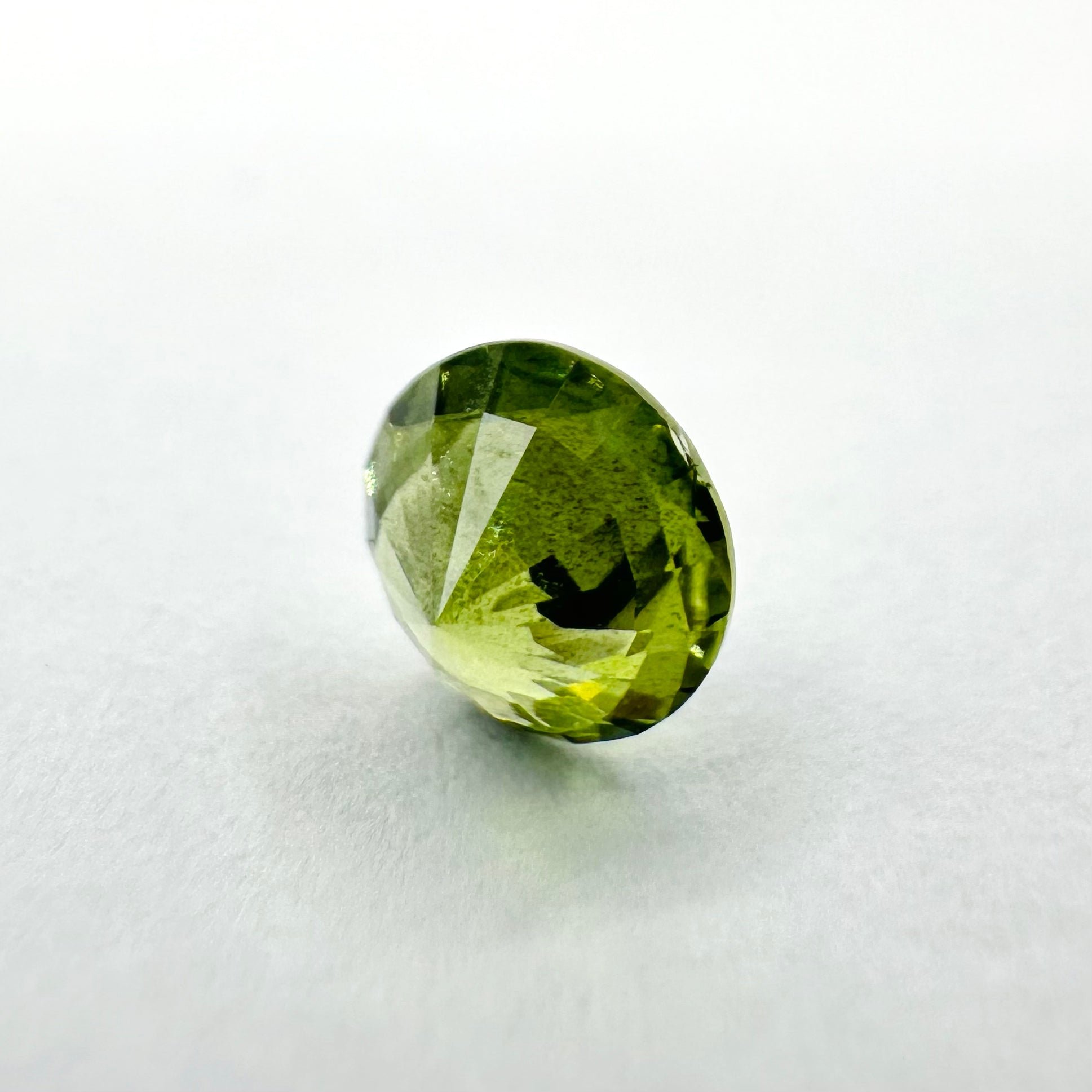 0.58cts 5mm Round Faceted Green Sapphire