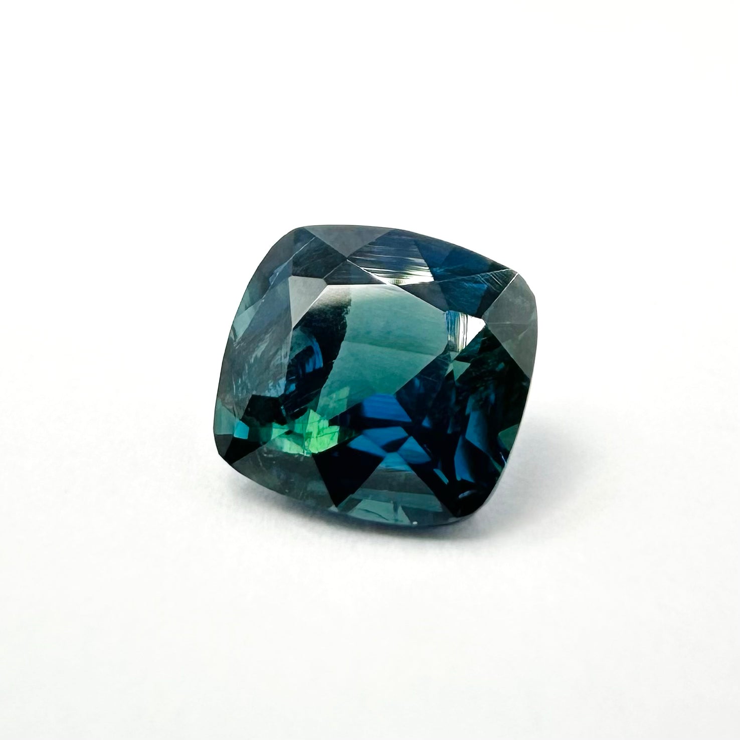 1.02cts 5.7x5.4mm Cushion Cut Faceted Blue Sapphire