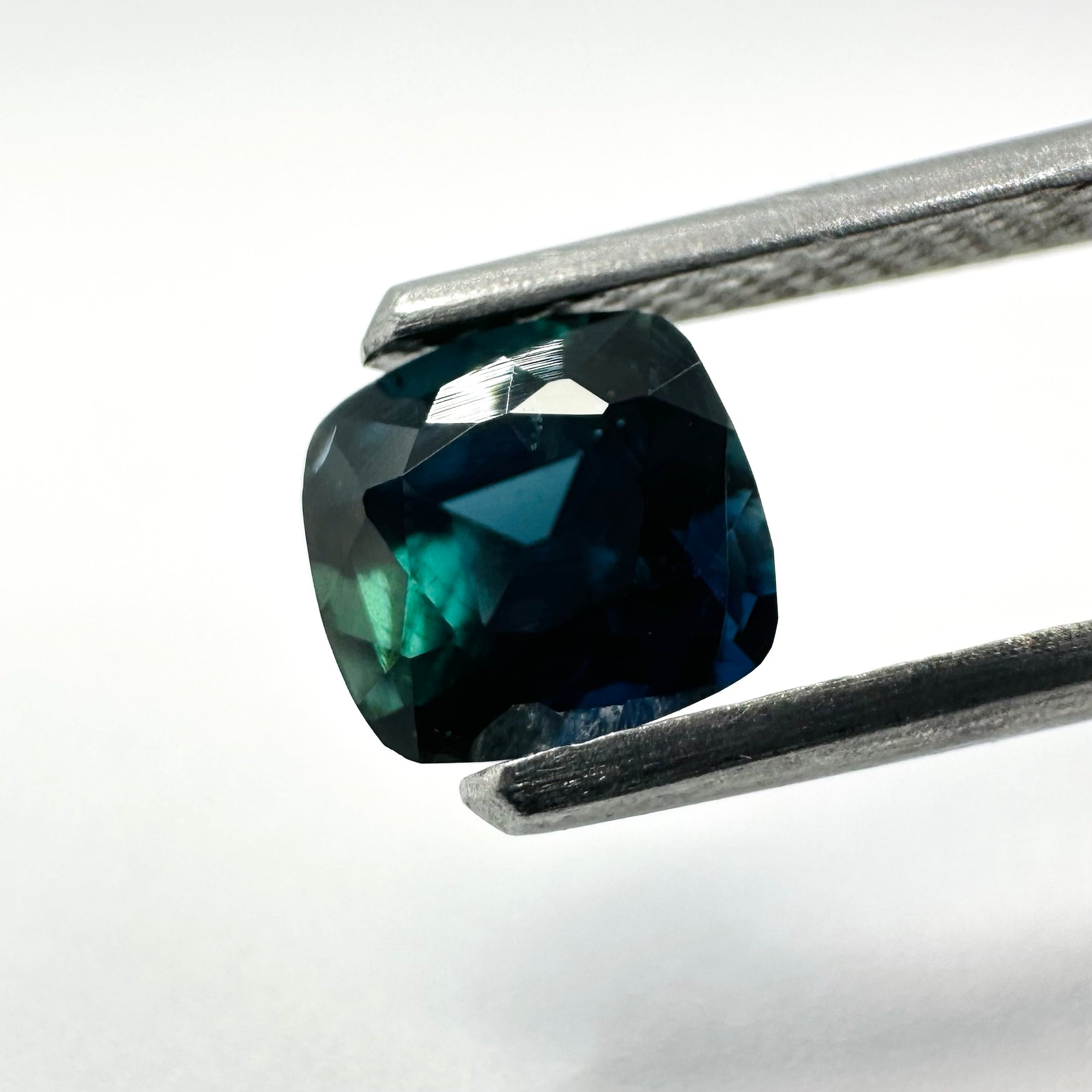 1.02cts 5.7x5.4mm Cushion Cut Faceted Blue Sapphire