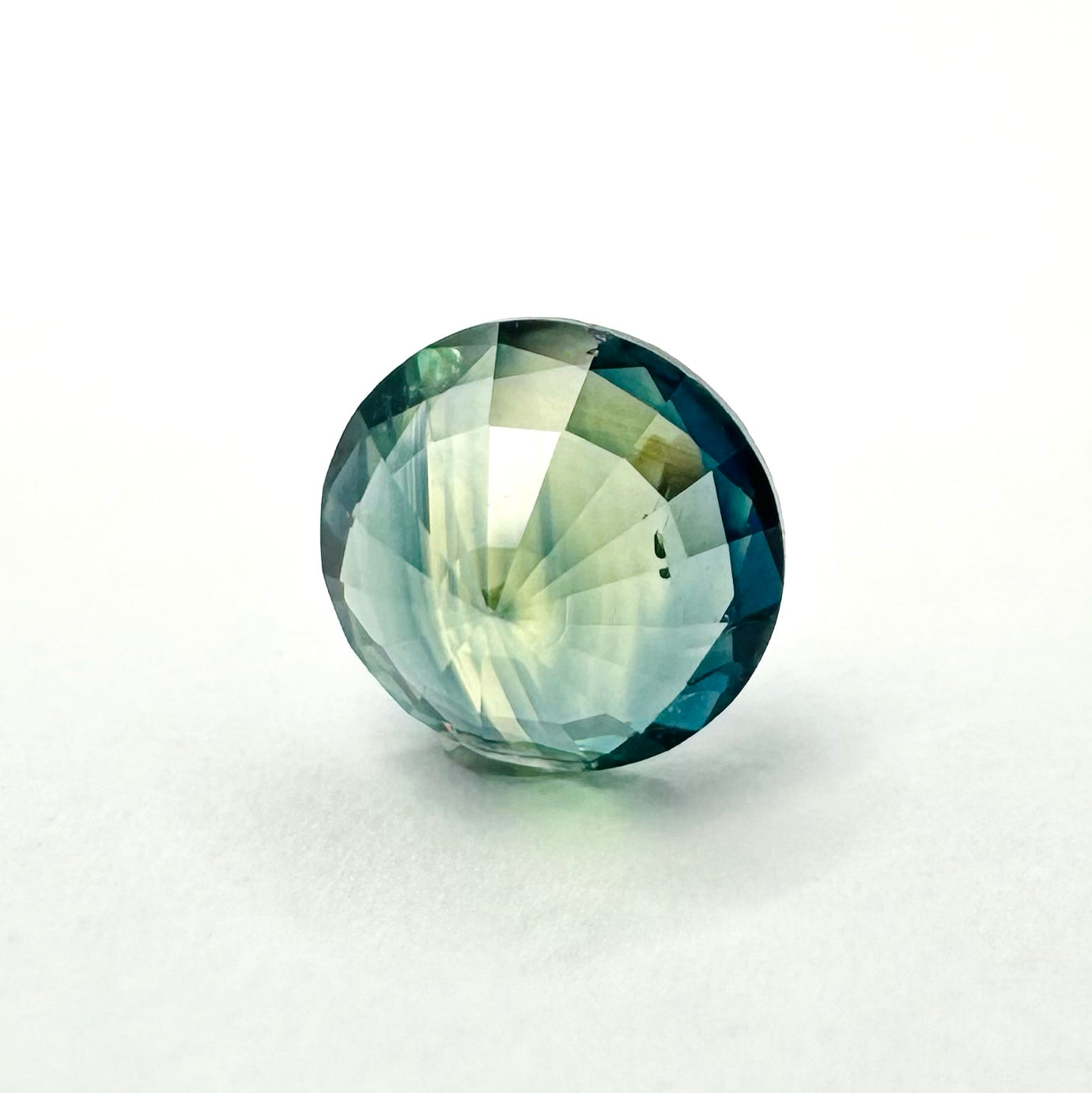 0.60cts 5mm Round Faceted Bi-Colour Teal-Blue Sapphire