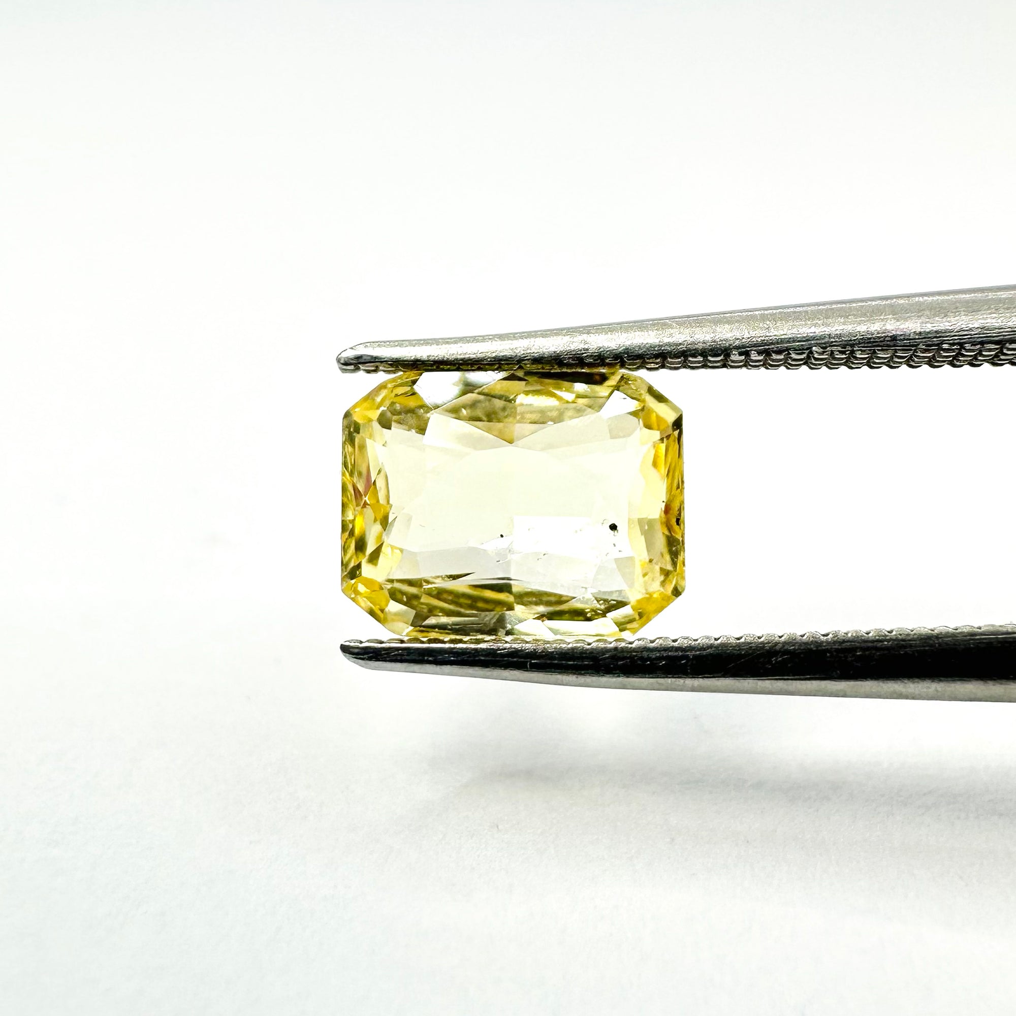 1.24cts 6.7x5.2mm Octagon Shaped Yellow Sapphire