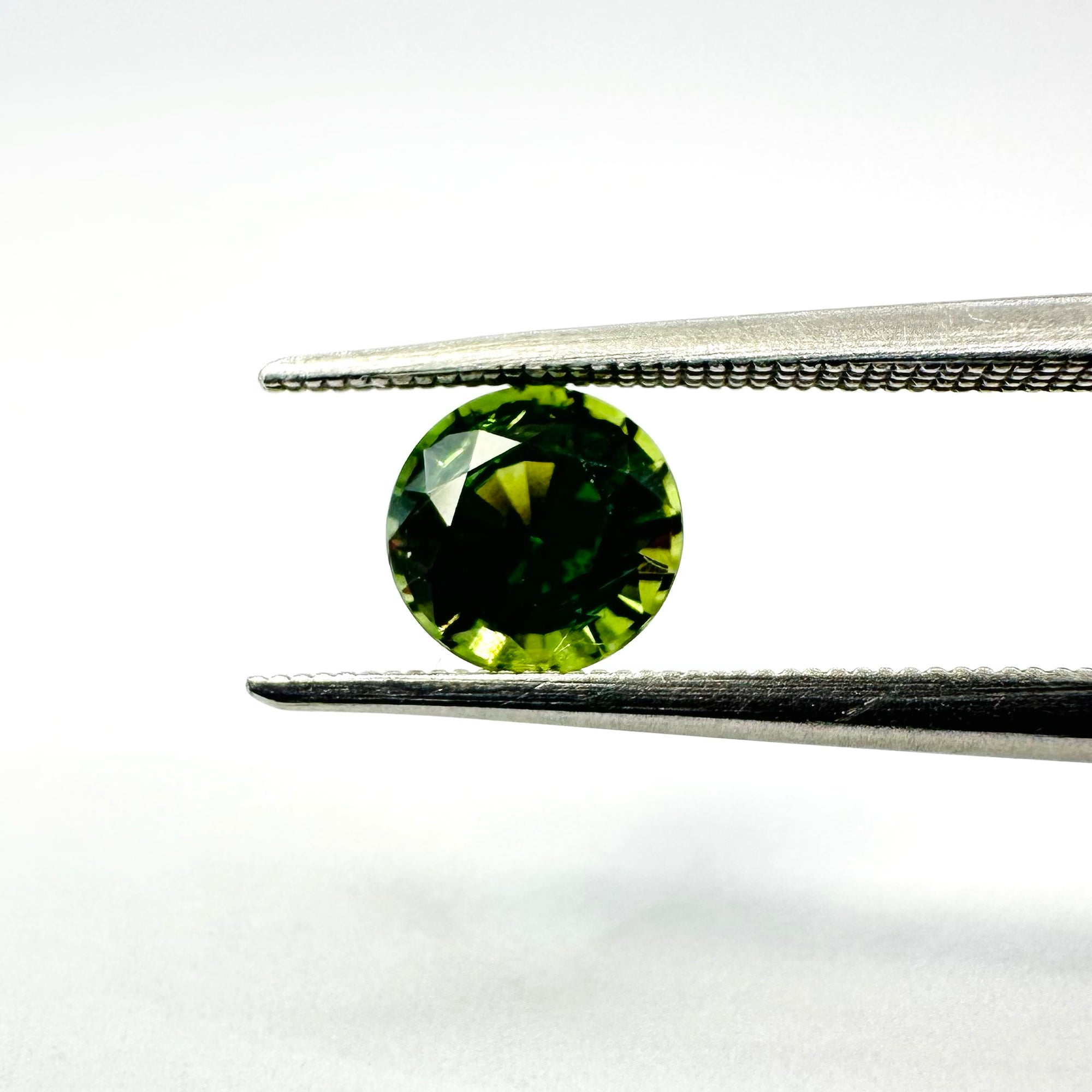 0.79cts 5.4mm Round Faceted Green Sapphire