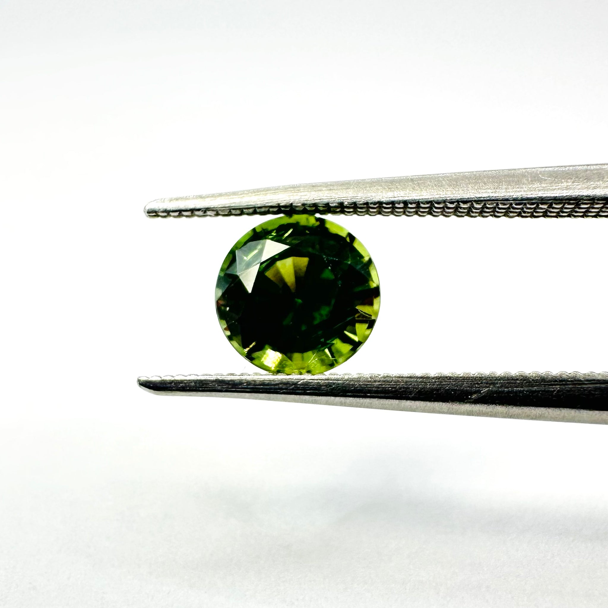 0.79cts 5.4mm Round Faceted Green Sapphire