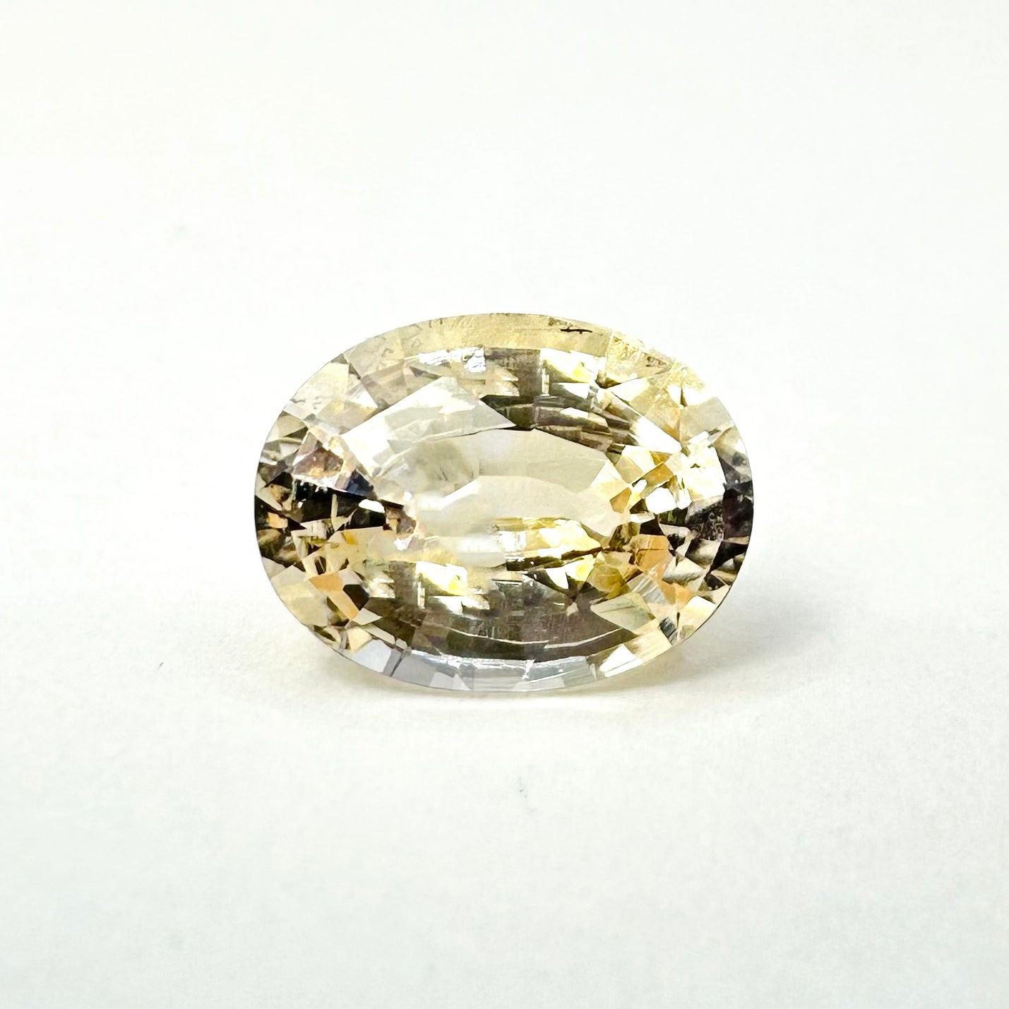 1.61cts 8x6mm Oval Faceted Peach-Champagne Sapphire