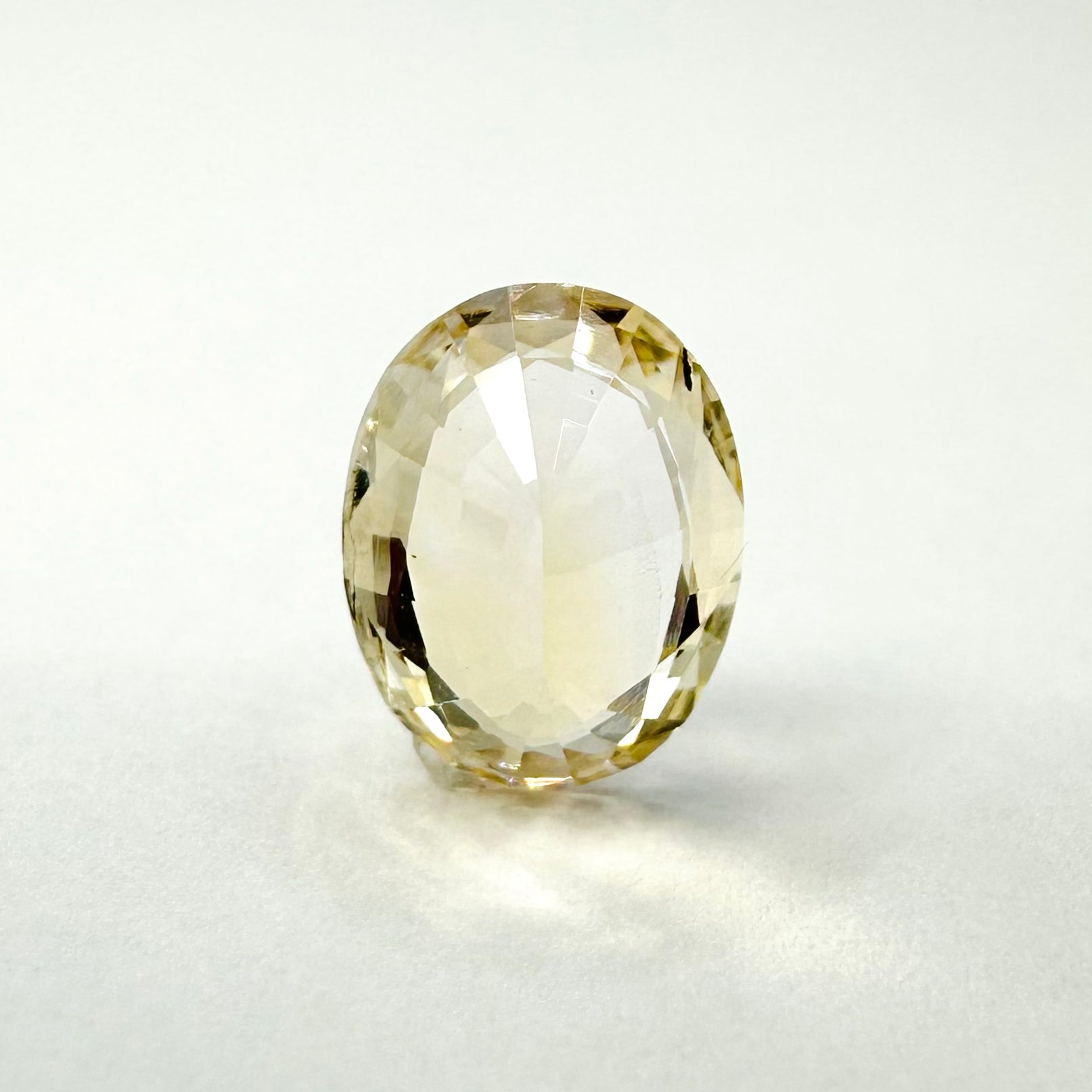 1.61cts 8x6mm Oval Faceted Peach-Champagne Sapphire