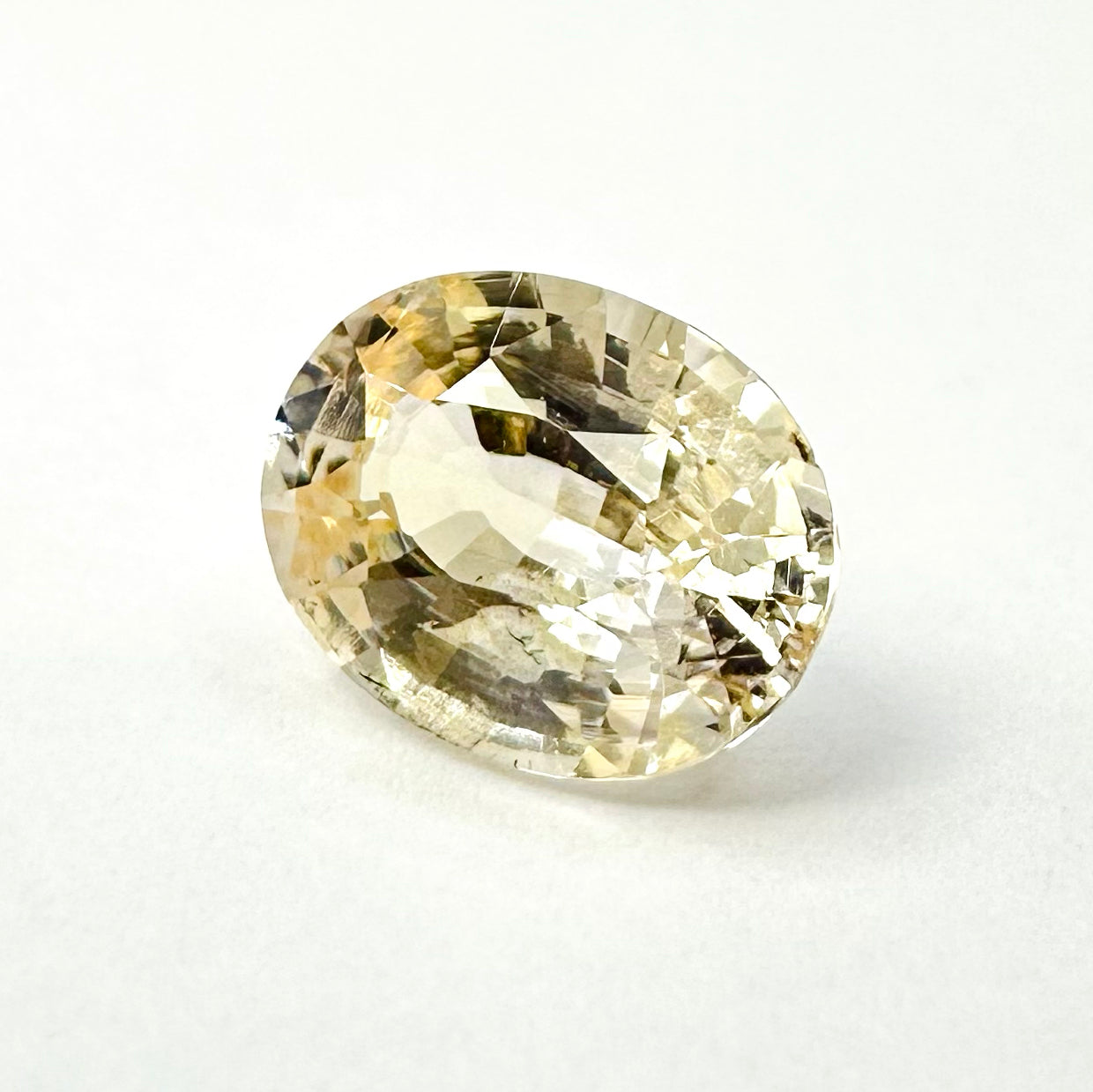 1.61cts 8x6mm Oval Faceted Peach-Champagne Sapphire