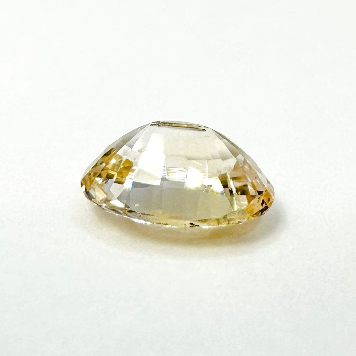 1.61cts 8x6mm Oval Faceted Peach-Champagne Sapphire