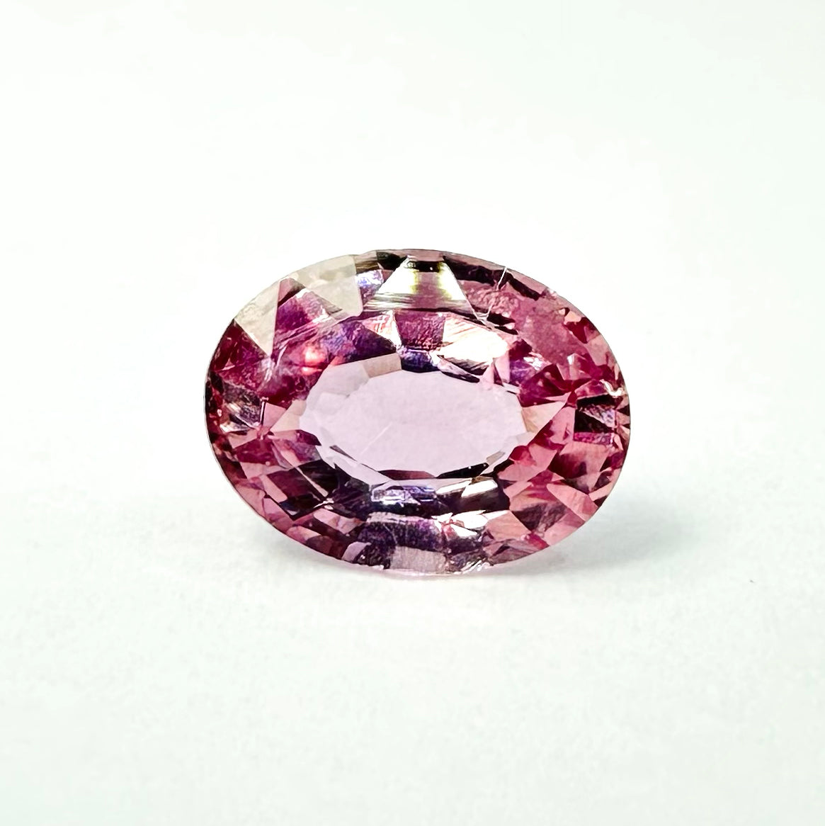1.07cts 7.3x5.5mm Oval Faceted Pink Sapphire