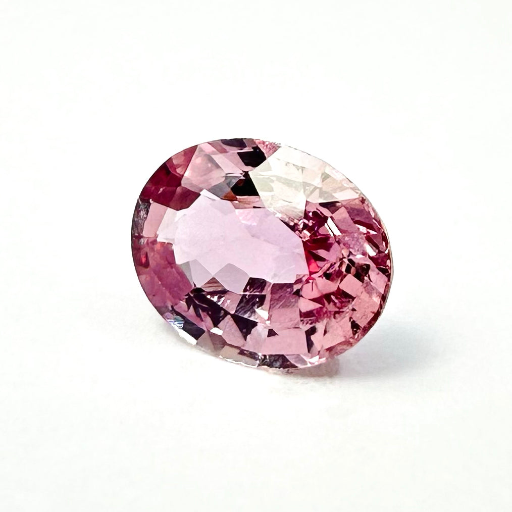 1.07cts 7.3x5.5mm Oval Faceted Pink Sapphire