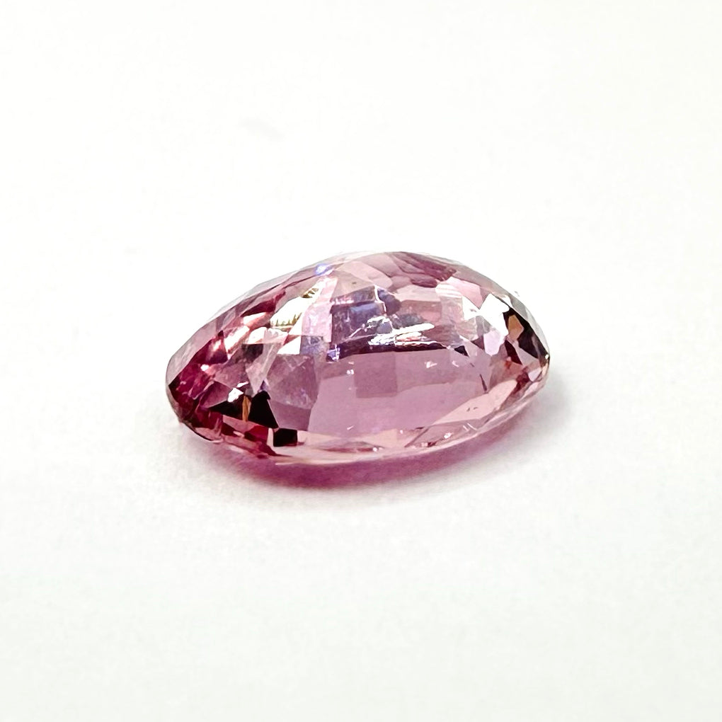 1.07cts 7.3x5.5mm Oval Faceted Pink Sapphire