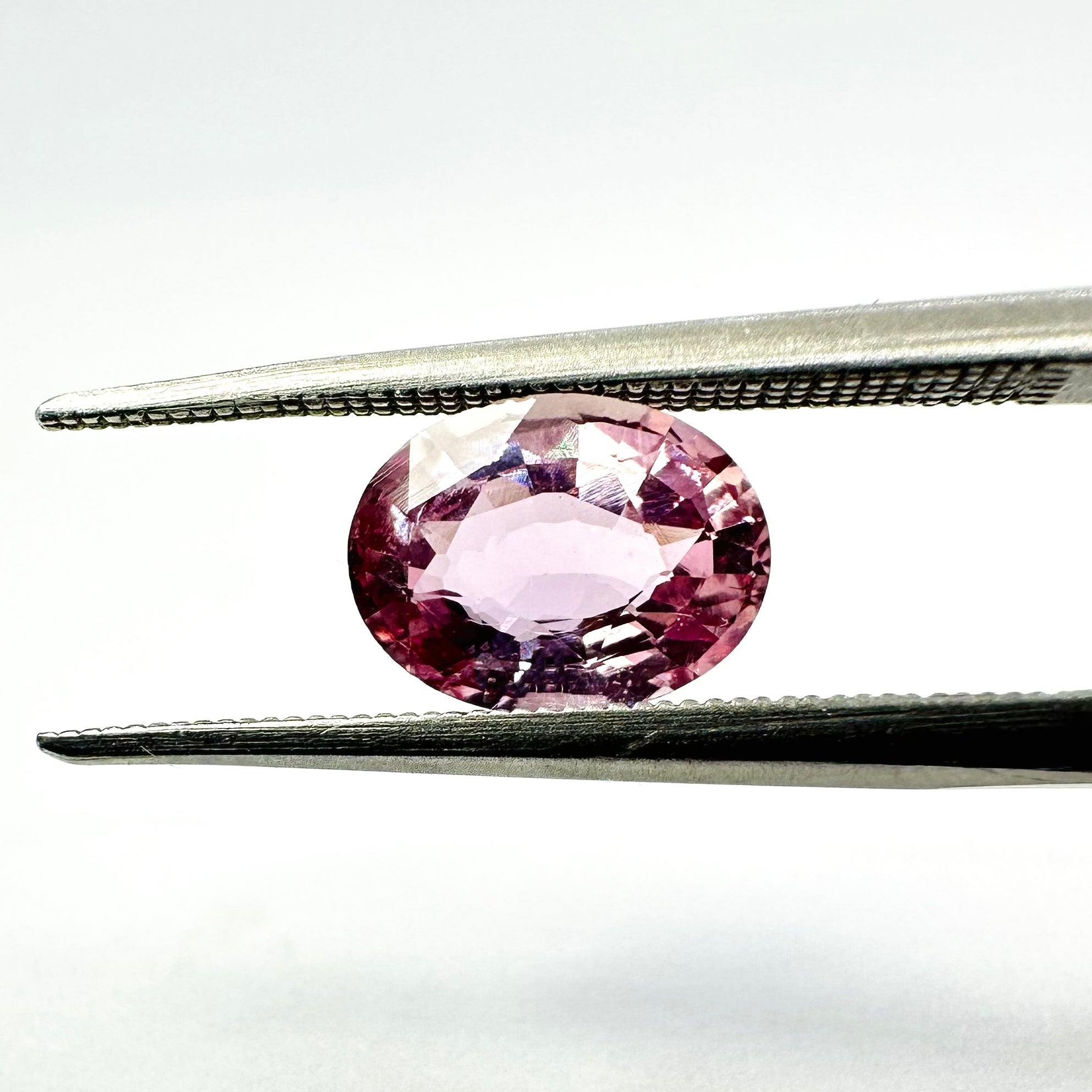 1.07cts 7.3x5.5mm Oval Faceted Pink Sapphire